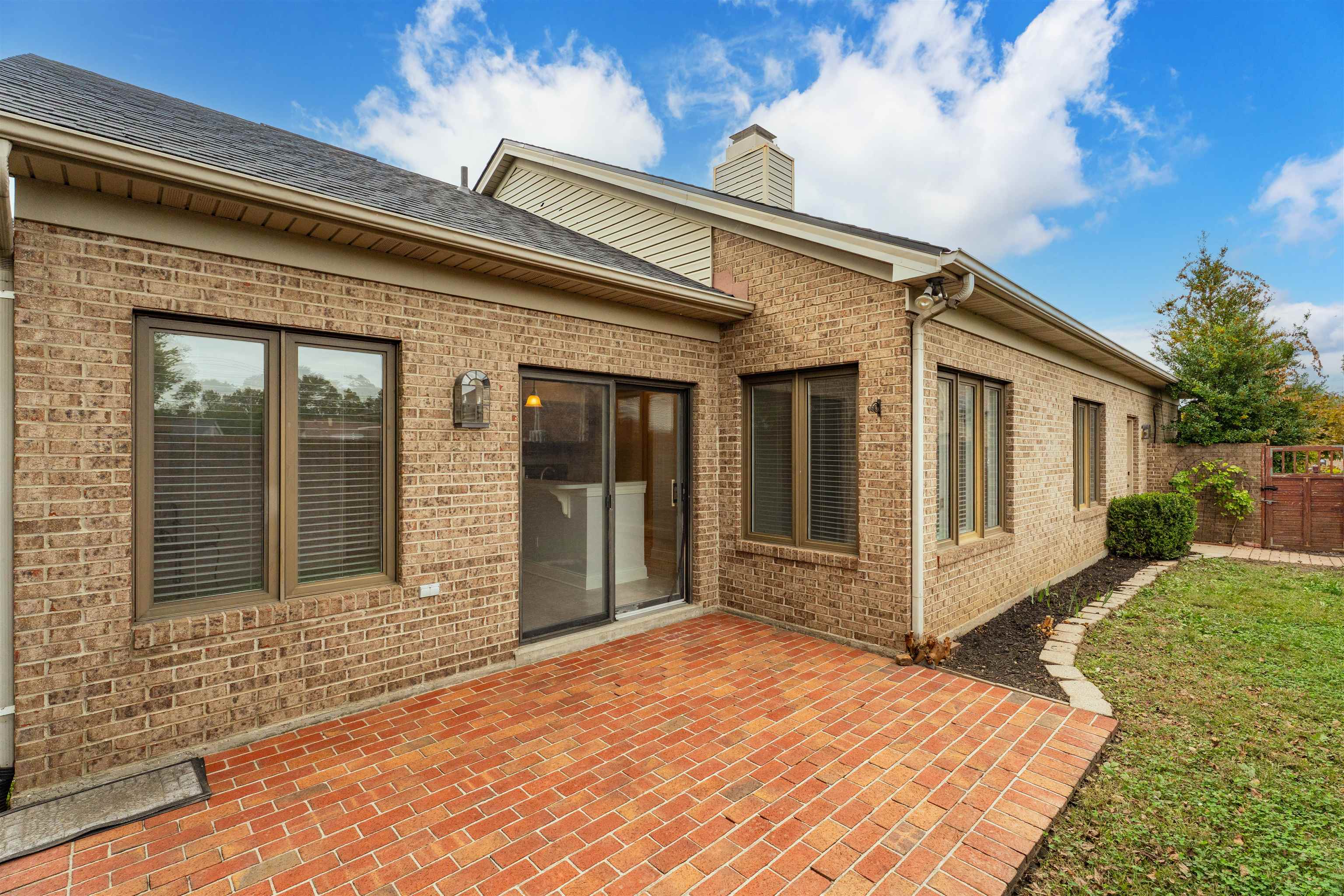 2058 Sussex Place, Owensboro, Kentucky 42301, 2 Bedrooms Bedrooms, ,2 BathroomsBathrooms,Single Family Residence,For Sale,Sussex Place,93357