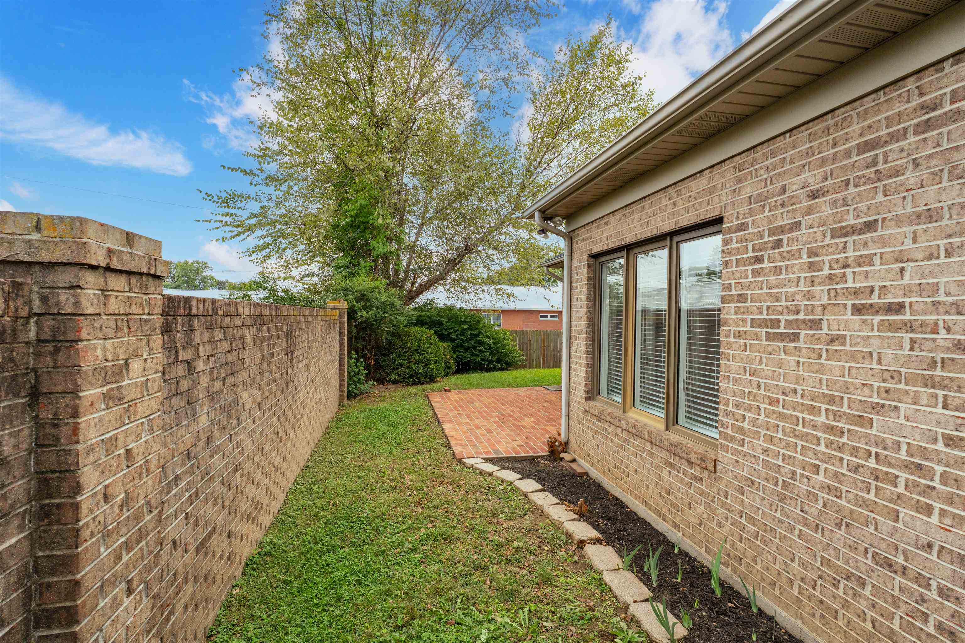 2058 Sussex Place, Owensboro, Kentucky 42301, 2 Bedrooms Bedrooms, ,2 BathroomsBathrooms,Single Family Residence,For Sale,Sussex Place,93357