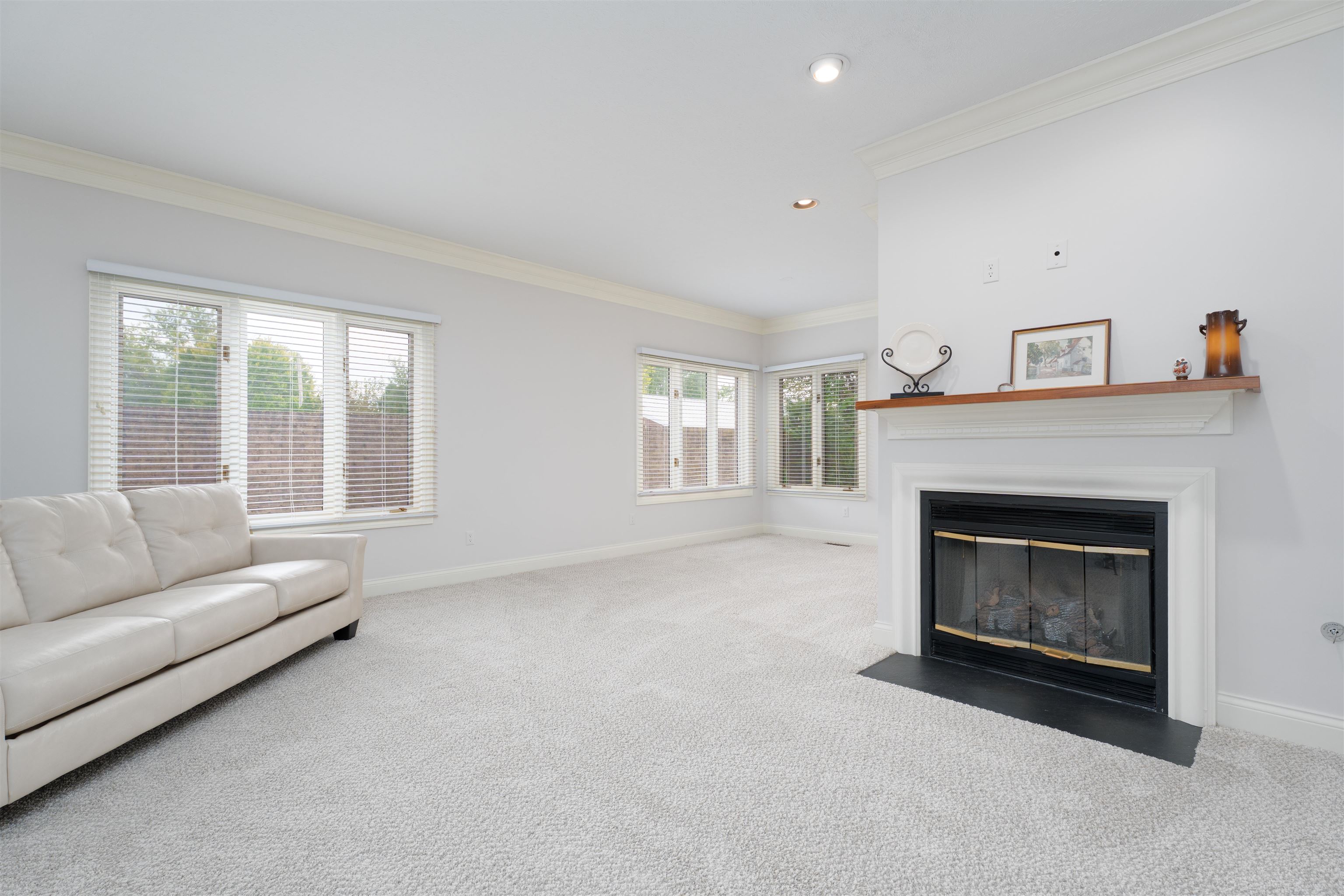 2058 Sussex Place, Owensboro, Kentucky 42301, 2 Bedrooms Bedrooms, ,2 BathroomsBathrooms,Single Family Residence,For Sale,Sussex Place,93357