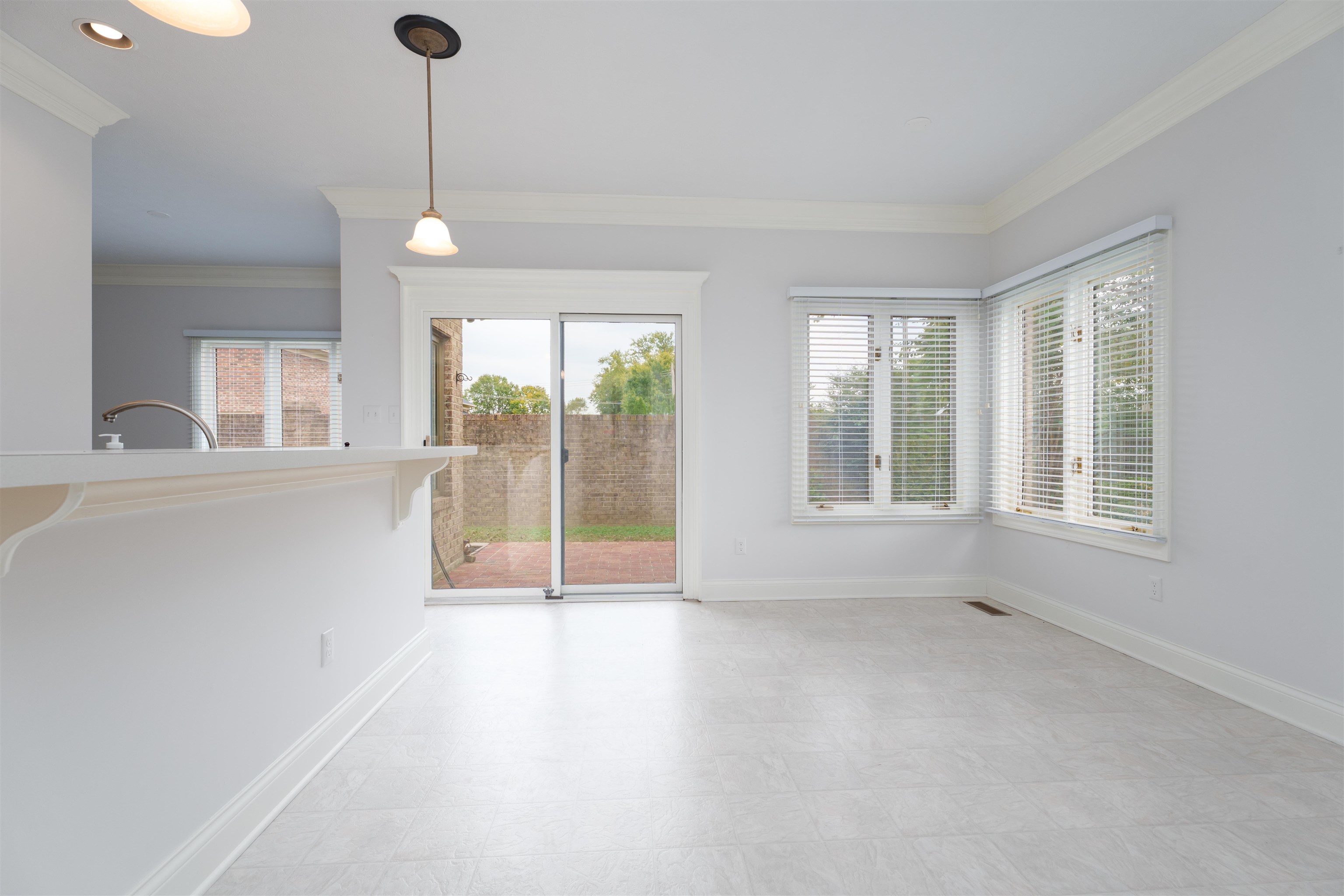 2058 Sussex Place, Owensboro, Kentucky 42301, 2 Bedrooms Bedrooms, ,2 BathroomsBathrooms,Single Family Residence,For Sale,Sussex Place,93357