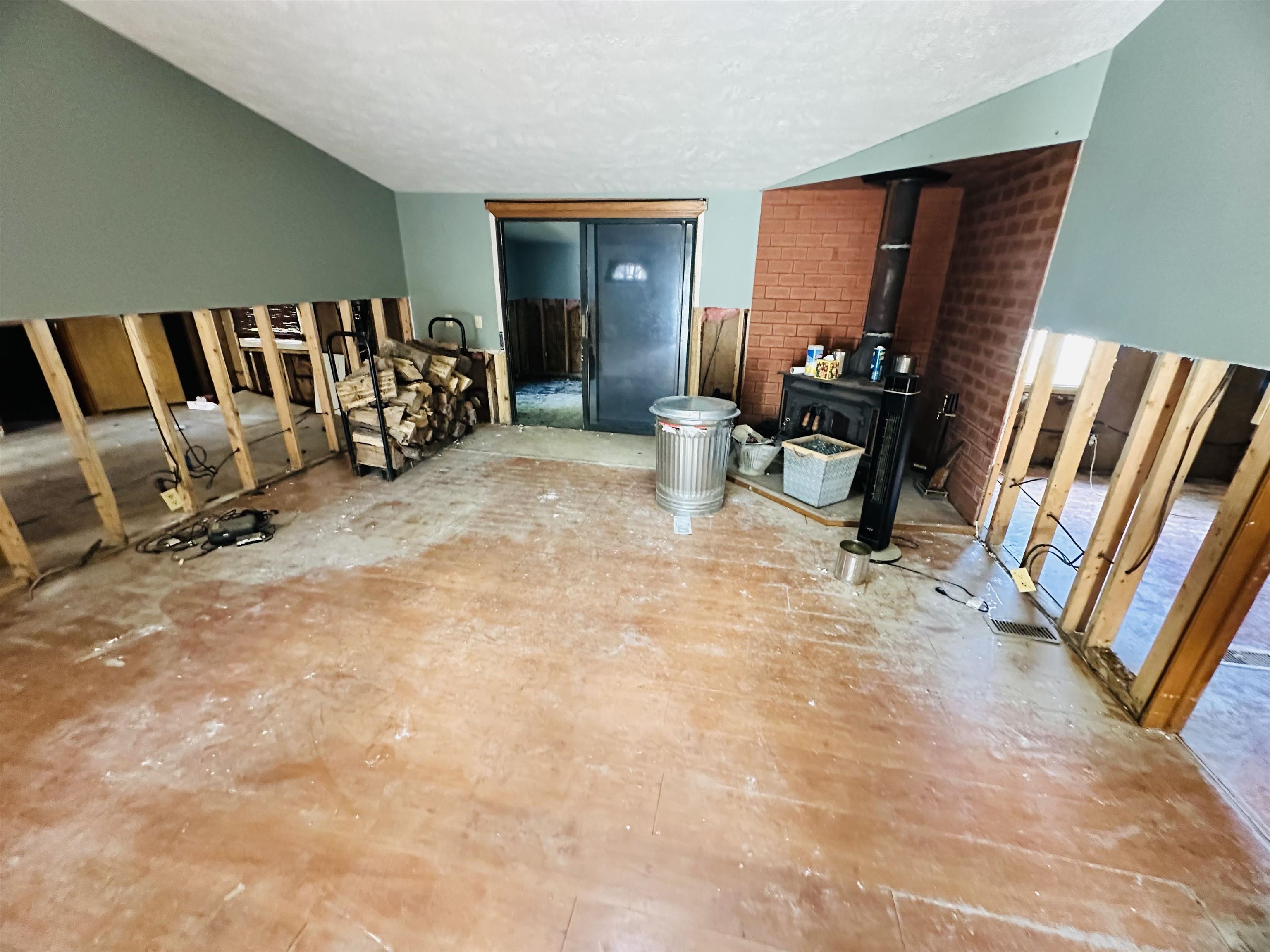 9285 Stanley-Birk City Rd, Owensboro, Kentucky 42301, 3 Bedrooms Bedrooms, ,2 BathroomsBathrooms,Single Family Residence,For Sale,Stanley-Birk City Rd,93361