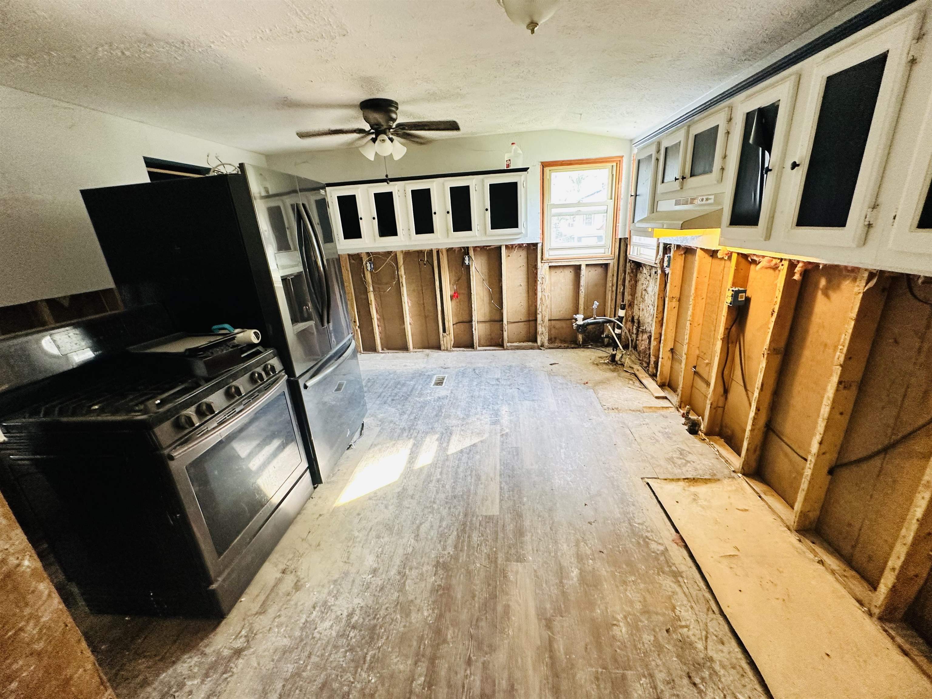 9285 Stanley-Birk City Rd, Owensboro, Kentucky 42301, 3 Bedrooms Bedrooms, ,2 BathroomsBathrooms,Single Family Residence,For Sale,Stanley-Birk City Rd,93361