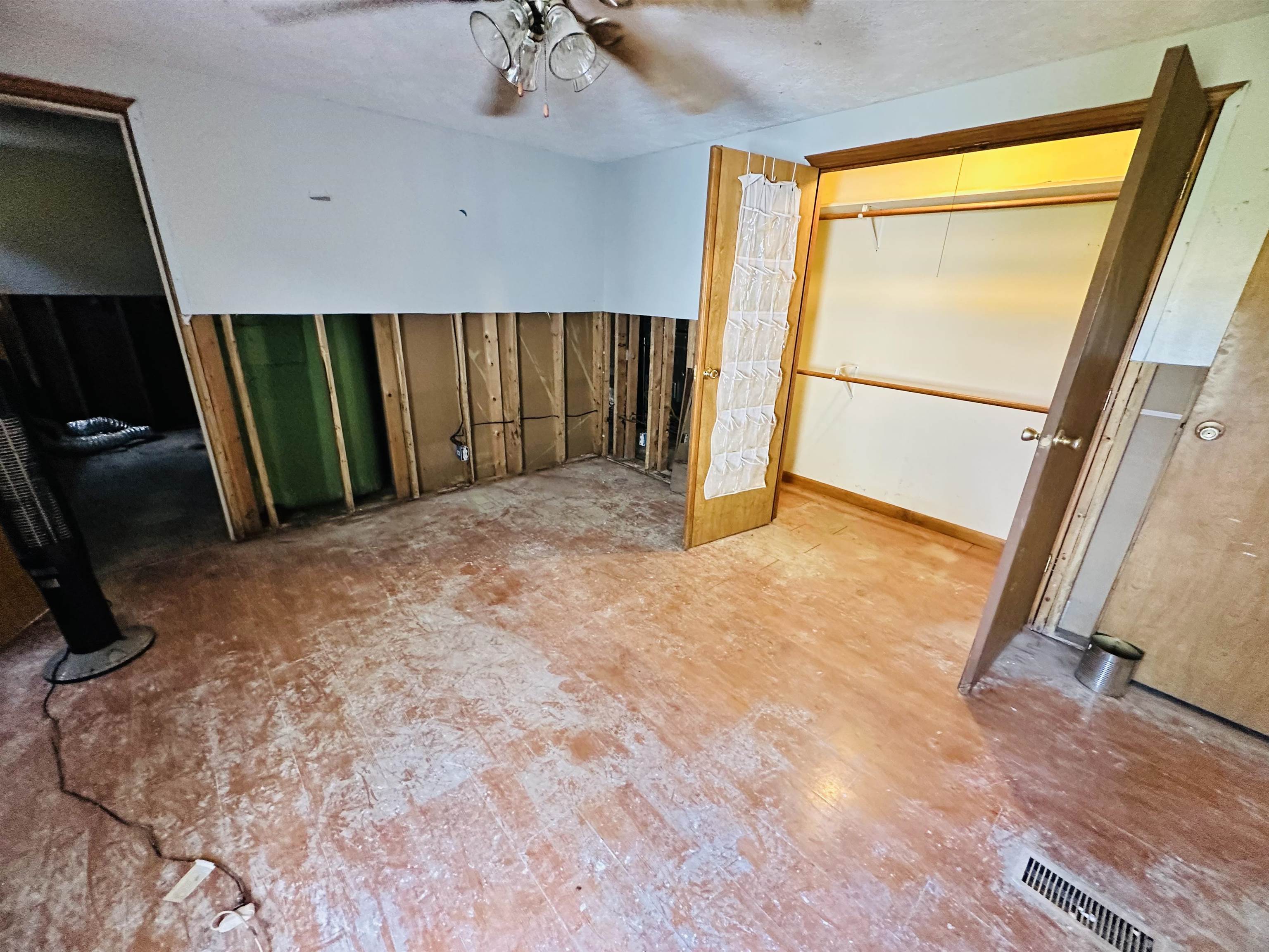 9285 Stanley-Birk City Rd, Owensboro, Kentucky 42301, 3 Bedrooms Bedrooms, ,2 BathroomsBathrooms,Single Family Residence,For Sale,Stanley-Birk City Rd,93361