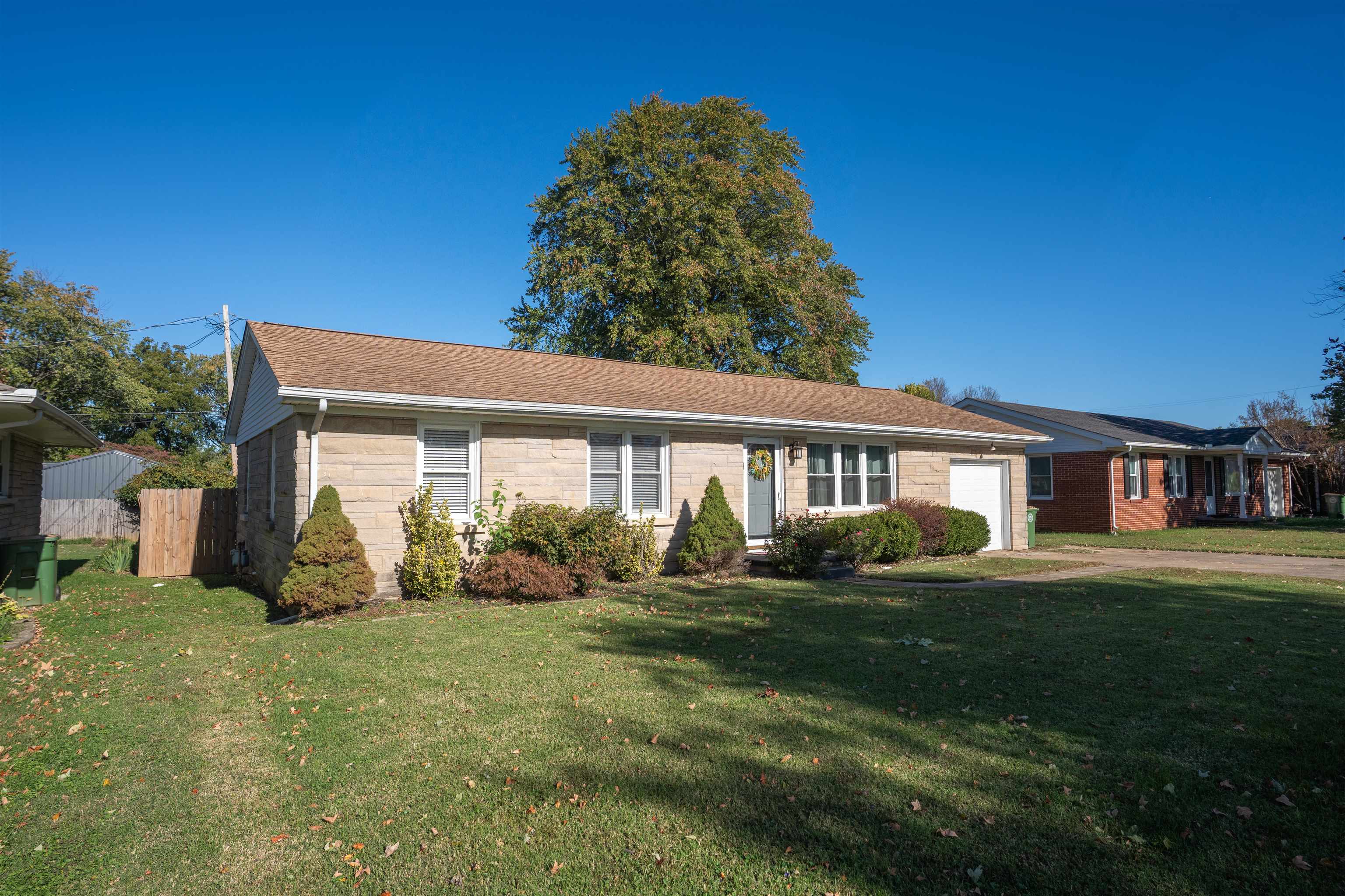 1685 Marshall St, Henderson, Kentucky 42420, 3 Bedrooms Bedrooms, ,1 BathroomBathrooms,Single Family Residence,For Sale,Marshall St,93372