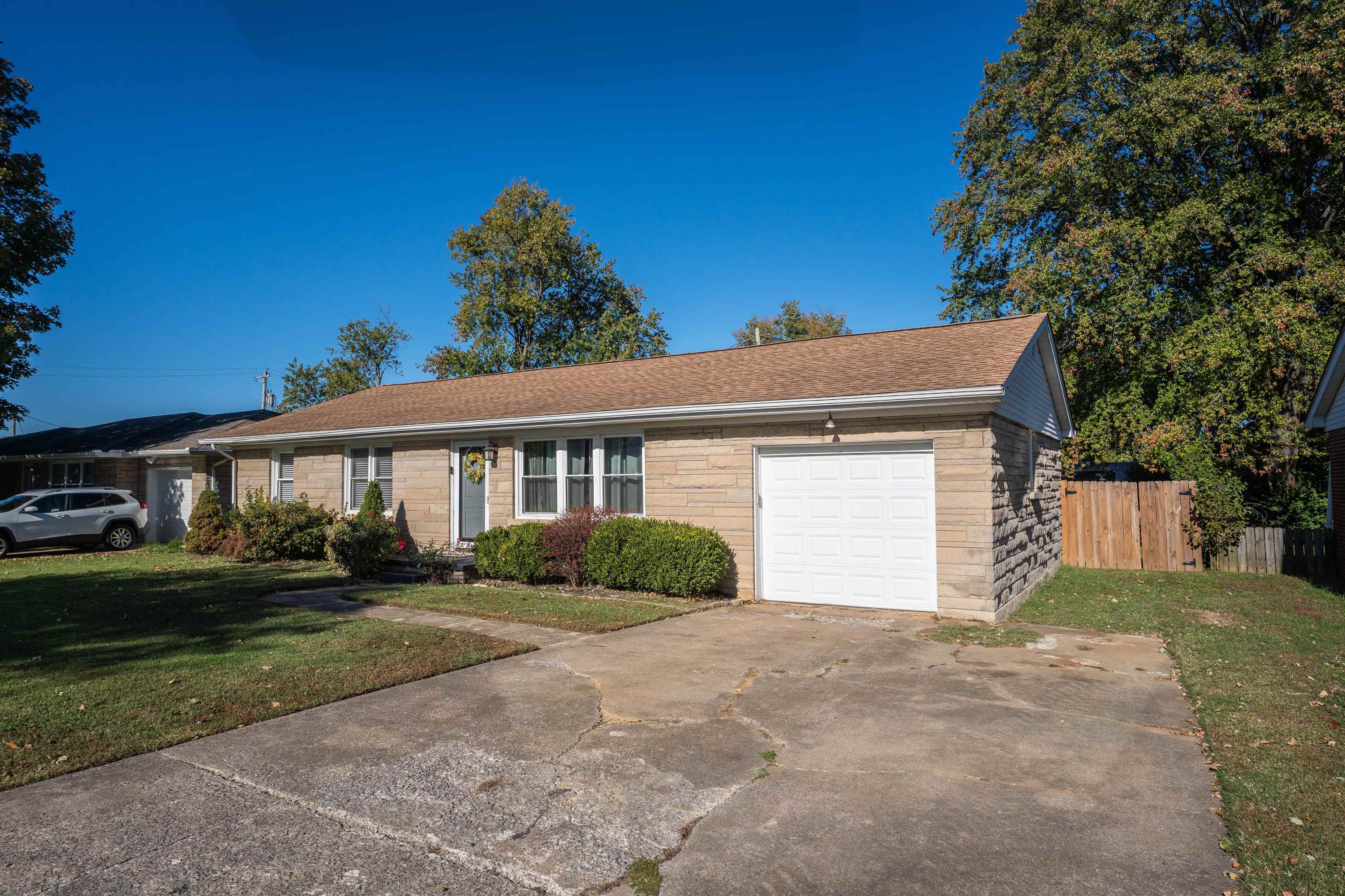 1685 Marshall St, Henderson, Kentucky 42420, 3 Bedrooms Bedrooms, ,1 BathroomBathrooms,Single Family Residence,For Sale,Marshall St,93372
