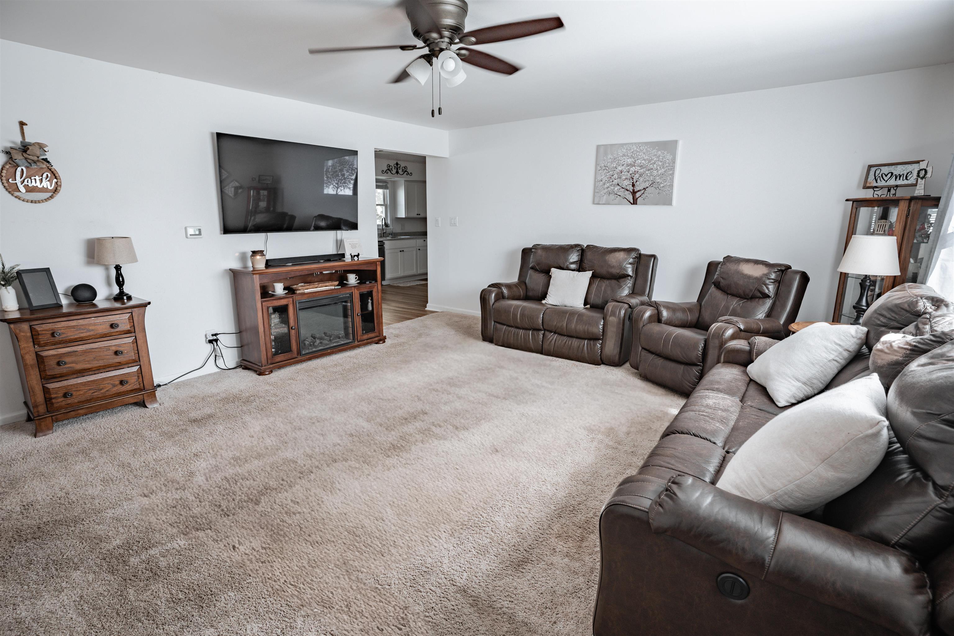 1685 Marshall St, Henderson, Kentucky 42420, 3 Bedrooms Bedrooms, ,1 BathroomBathrooms,Single Family Residence,For Sale,Marshall St,93372