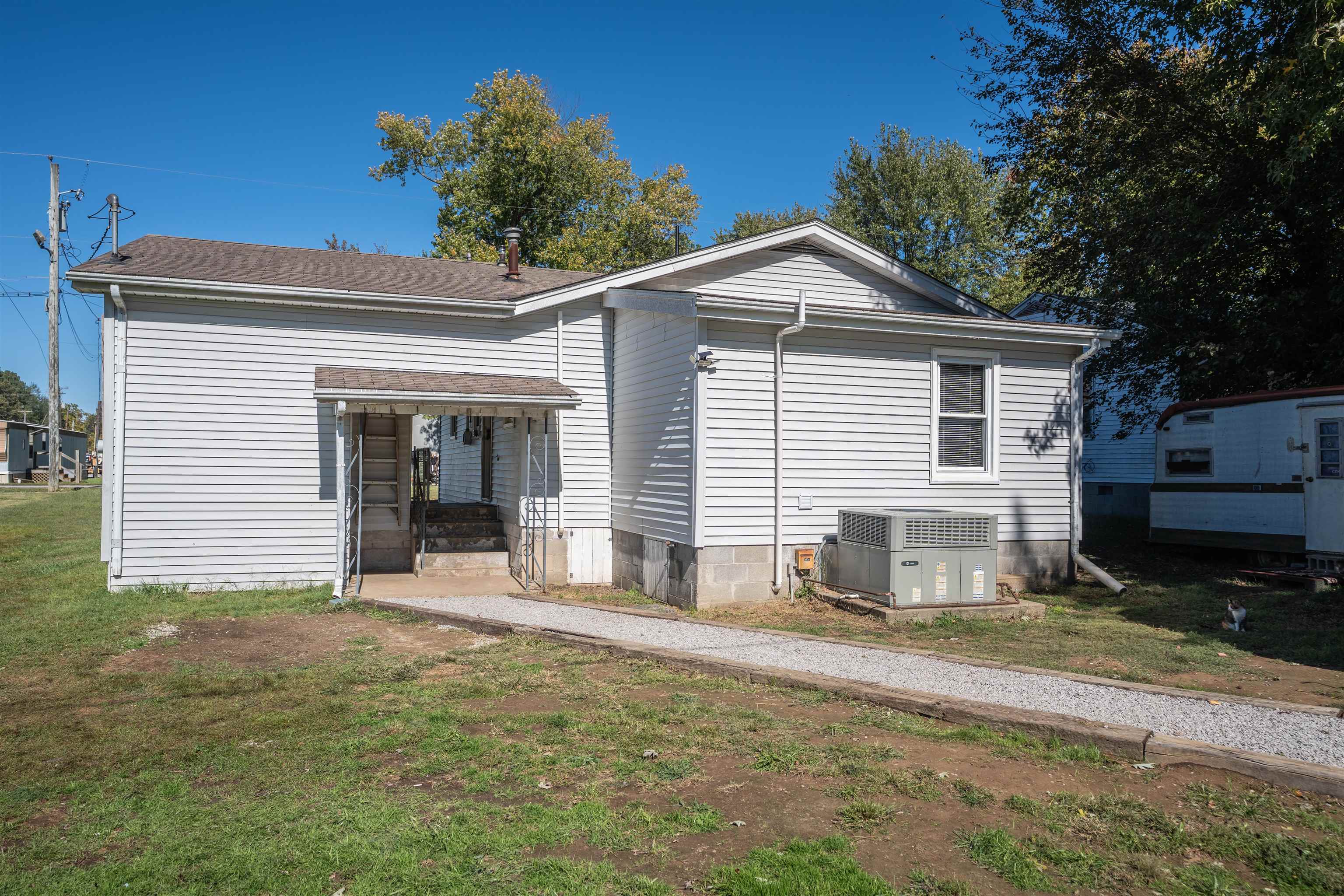 710 Madison St, Hartford, Kentucky 42347, 3 Bedrooms Bedrooms, ,1 BathroomBathrooms,Single Family Residence,For Sale,Madison St,93380