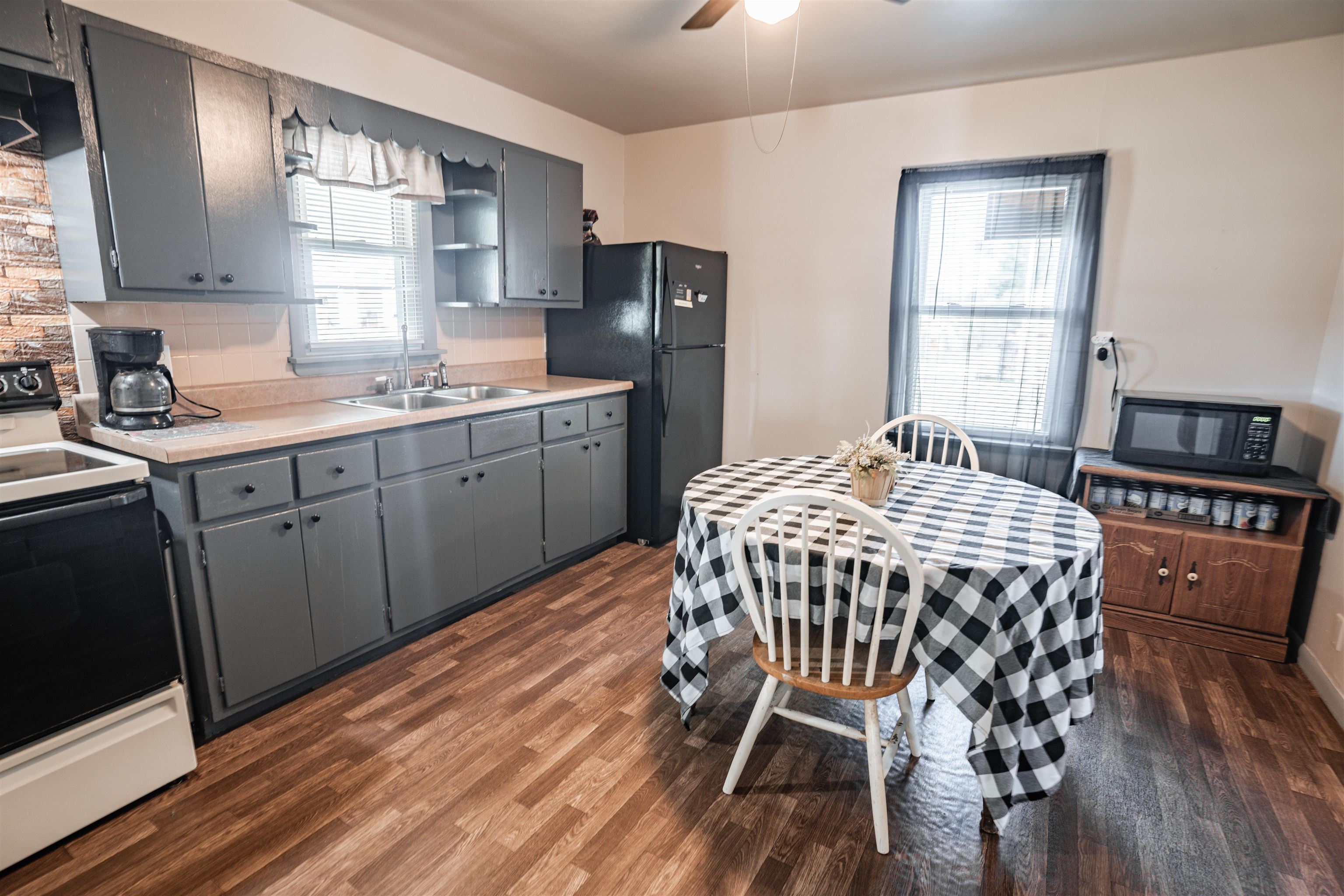 710 Madison St, Hartford, Kentucky 42347, 3 Bedrooms Bedrooms, ,1 BathroomBathrooms,Single Family Residence,For Sale,Madison St,93380