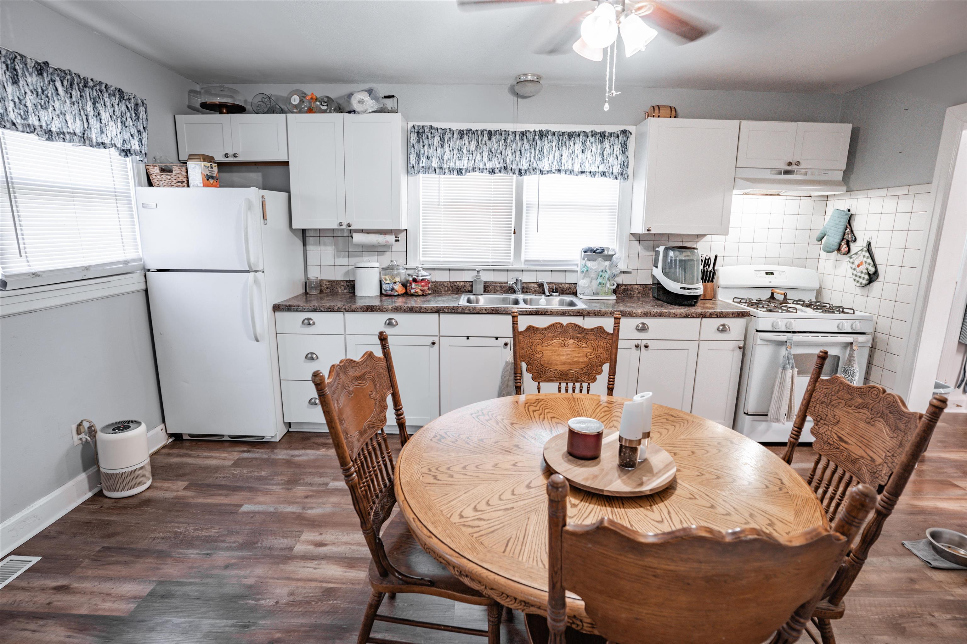 8988 Sacra Dr, Maceo, Kentucky 42355, 2 Bedrooms Bedrooms, ,1 BathroomBathrooms,Single Family Residence,For Sale,Sacra Dr,93382