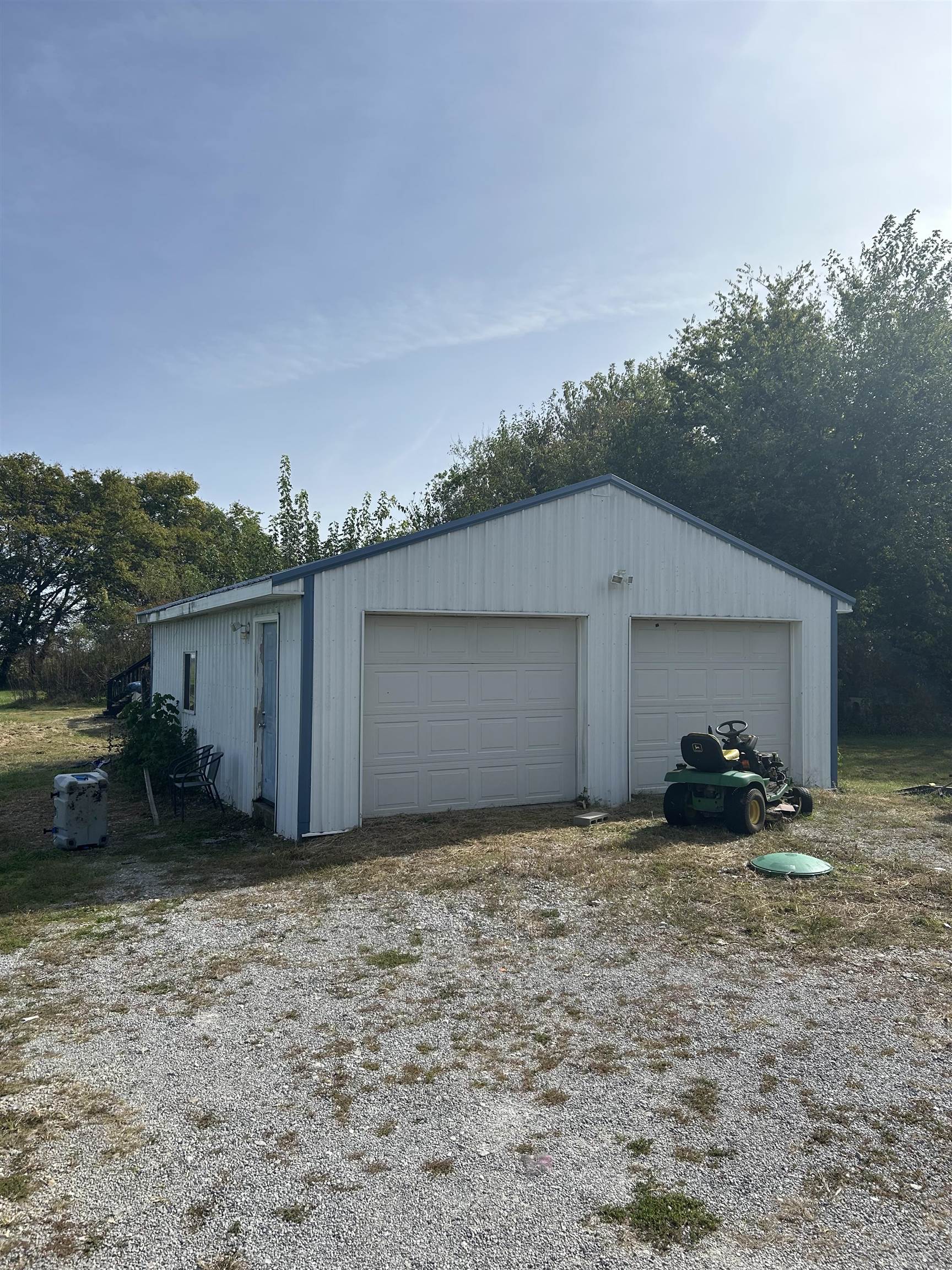 7729 Highway 81, Owensboro, Kentucky 42301, 2 Bedrooms Bedrooms, ,1 BathroomBathrooms,Single Family Residence,For Sale,Highway 81,93397