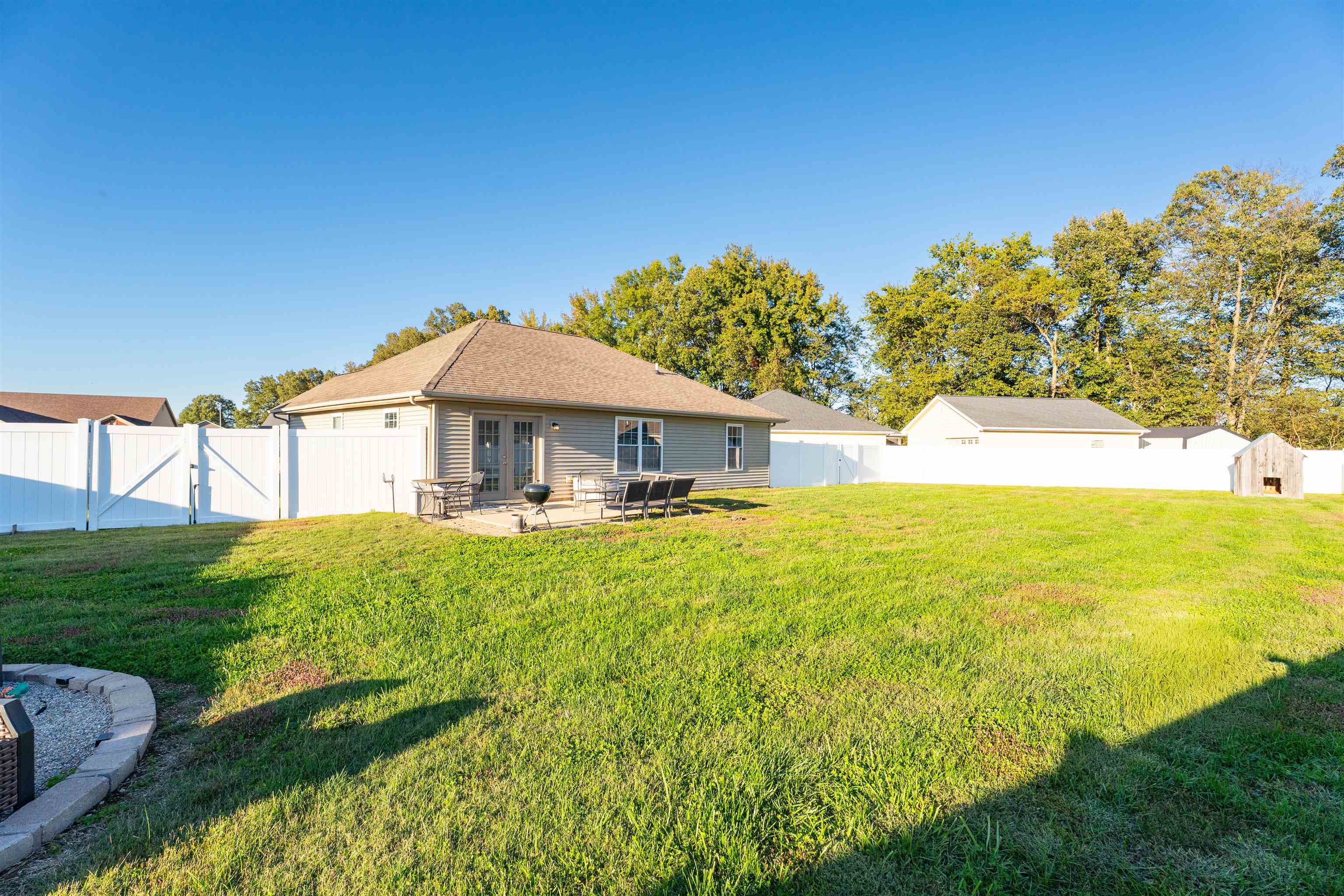 406 Bluegrass Drive, Lewisport, Kentucky 42351, 3 Bedrooms Bedrooms, ,2 BathroomsBathrooms,Single Family Residence,For Sale,Bluegrass Drive,93400