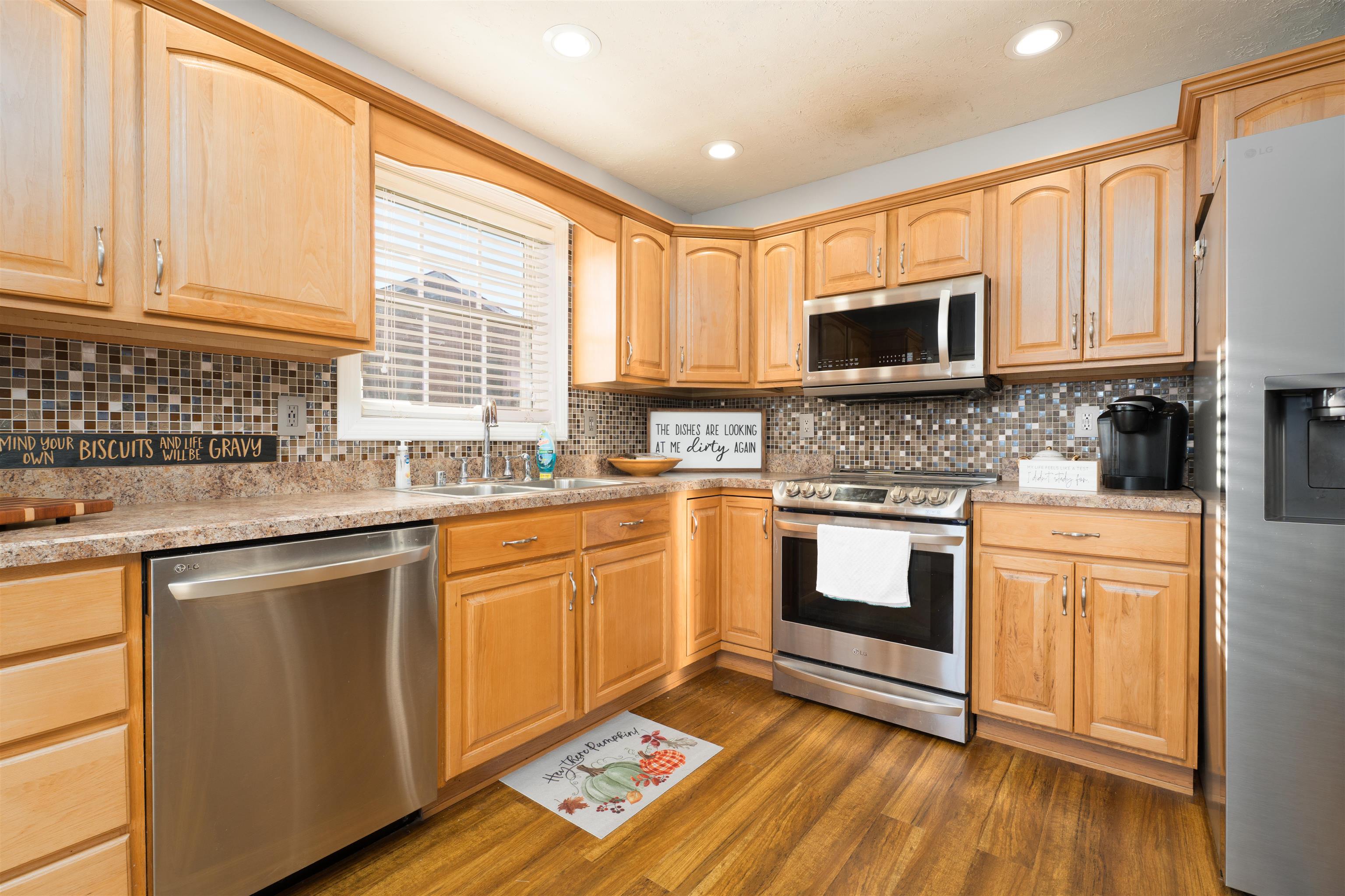 406 Bluegrass Drive, Lewisport, Kentucky 42351, 3 Bedrooms Bedrooms, ,2 BathroomsBathrooms,Single Family Residence,For Sale,Bluegrass Drive,93400
