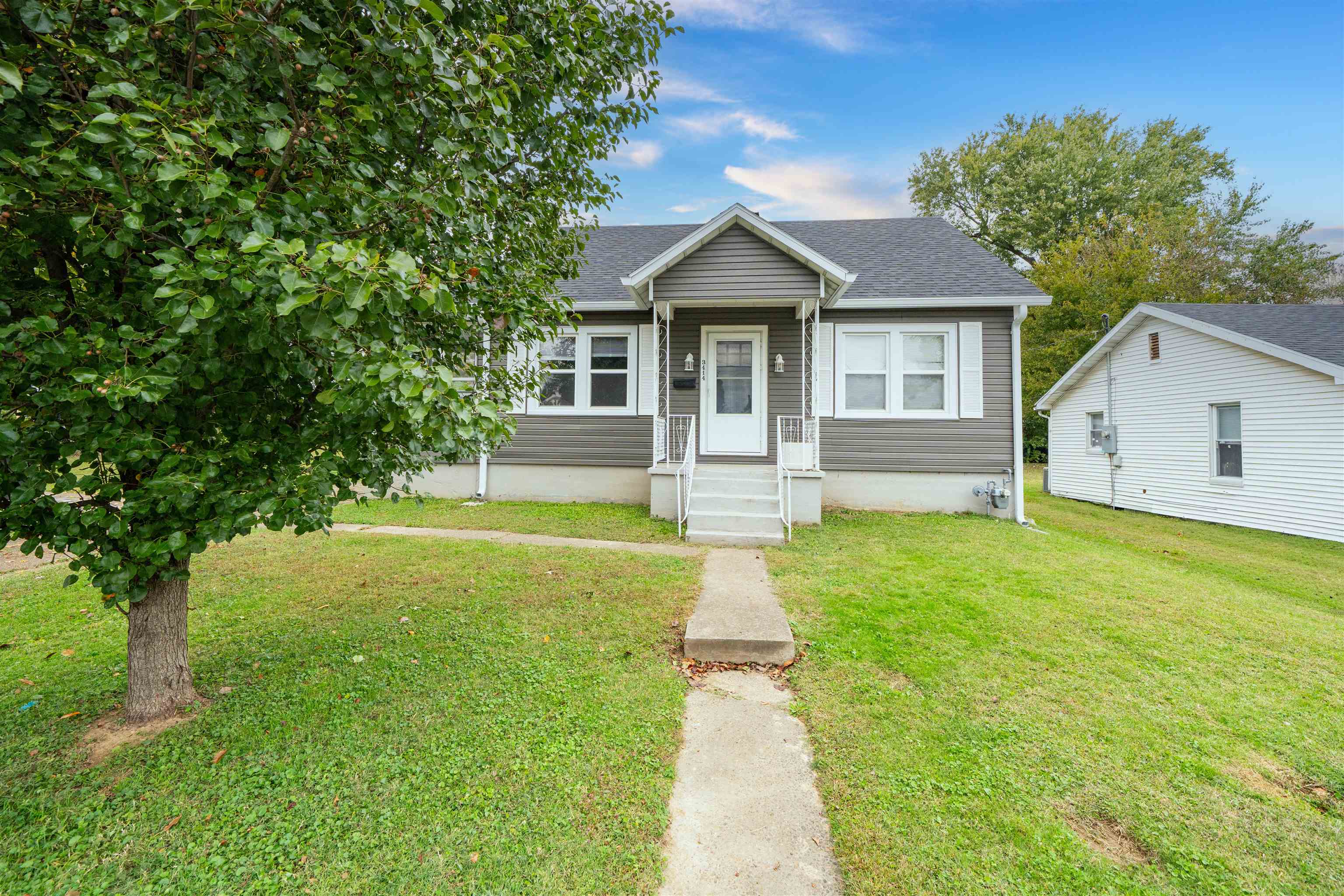 3414 Daviess St, Owensboro, Kentucky 42303, 3 Bedrooms Bedrooms, ,2 BathroomsBathrooms,Single Family Residence,For Sale,Daviess St,93406