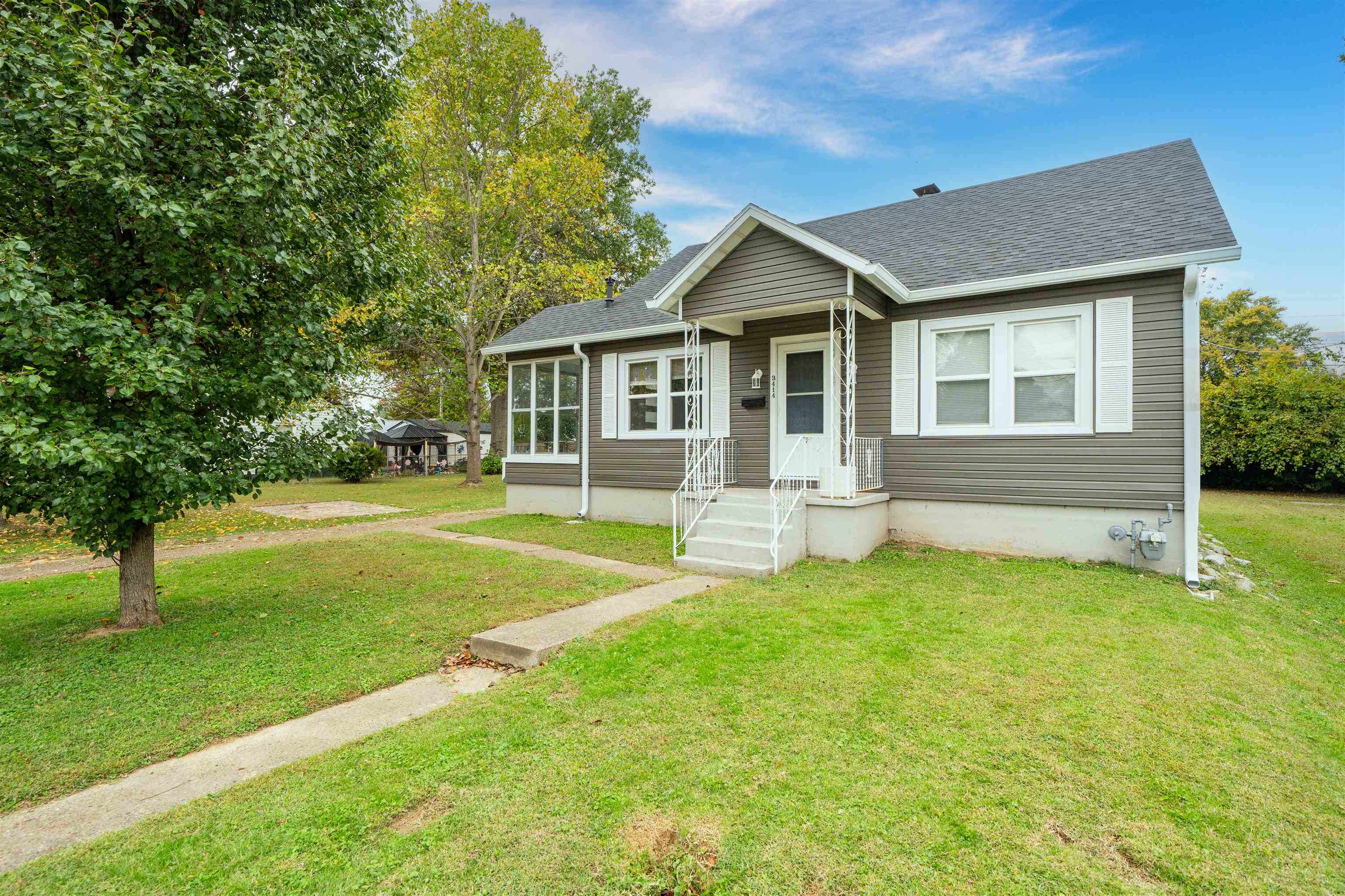 3414 Daviess St, Owensboro, Kentucky 42303, 3 Bedrooms Bedrooms, ,2 BathroomsBathrooms,Single Family Residence,For Sale,Daviess St,93406