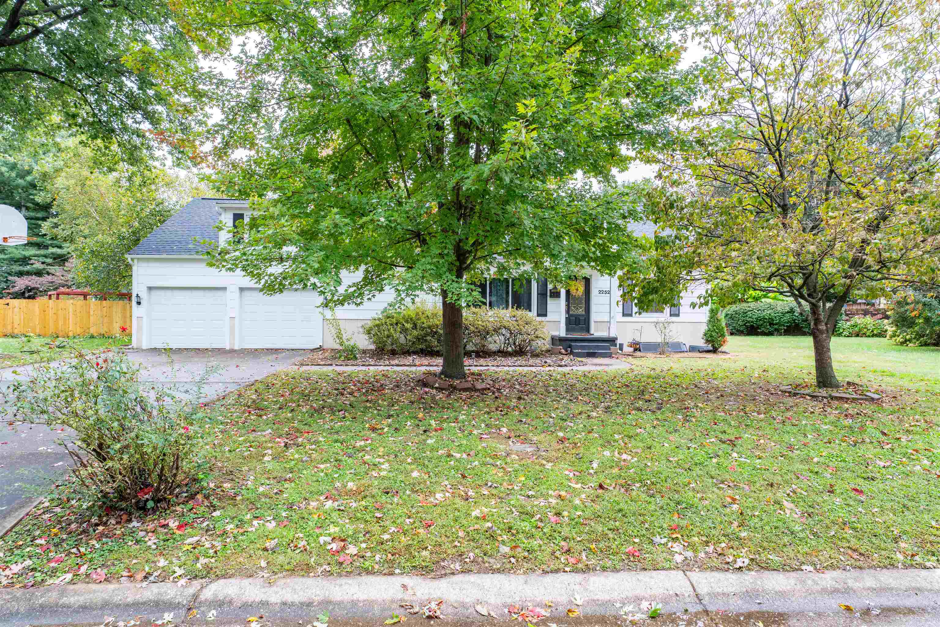 2252 York St S, Owensboro, Kentucky 42301, 4 Bedrooms Bedrooms, ,3 BathroomsBathrooms,Single Family Residence,For Sale,2252 York St S,93413