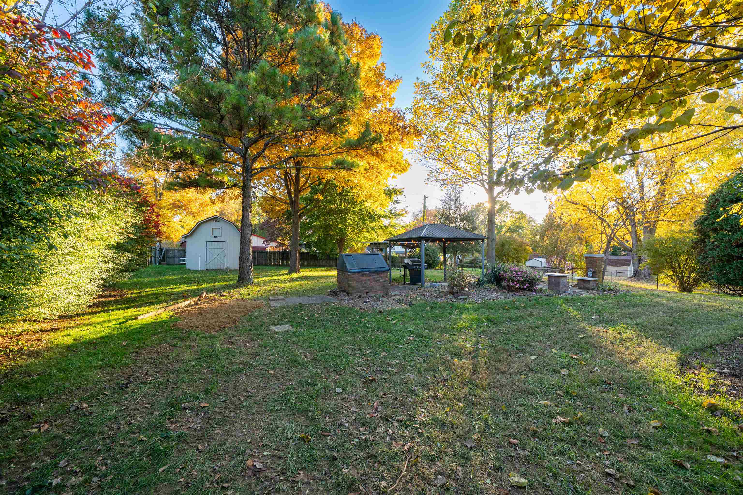 3906 Locust Hill Drive, Owensboro, Kentucky 42303, 3 Bedrooms Bedrooms, ,2 BathroomsBathrooms,Single Family Residence,For Sale,Locust Hill Drive,93416