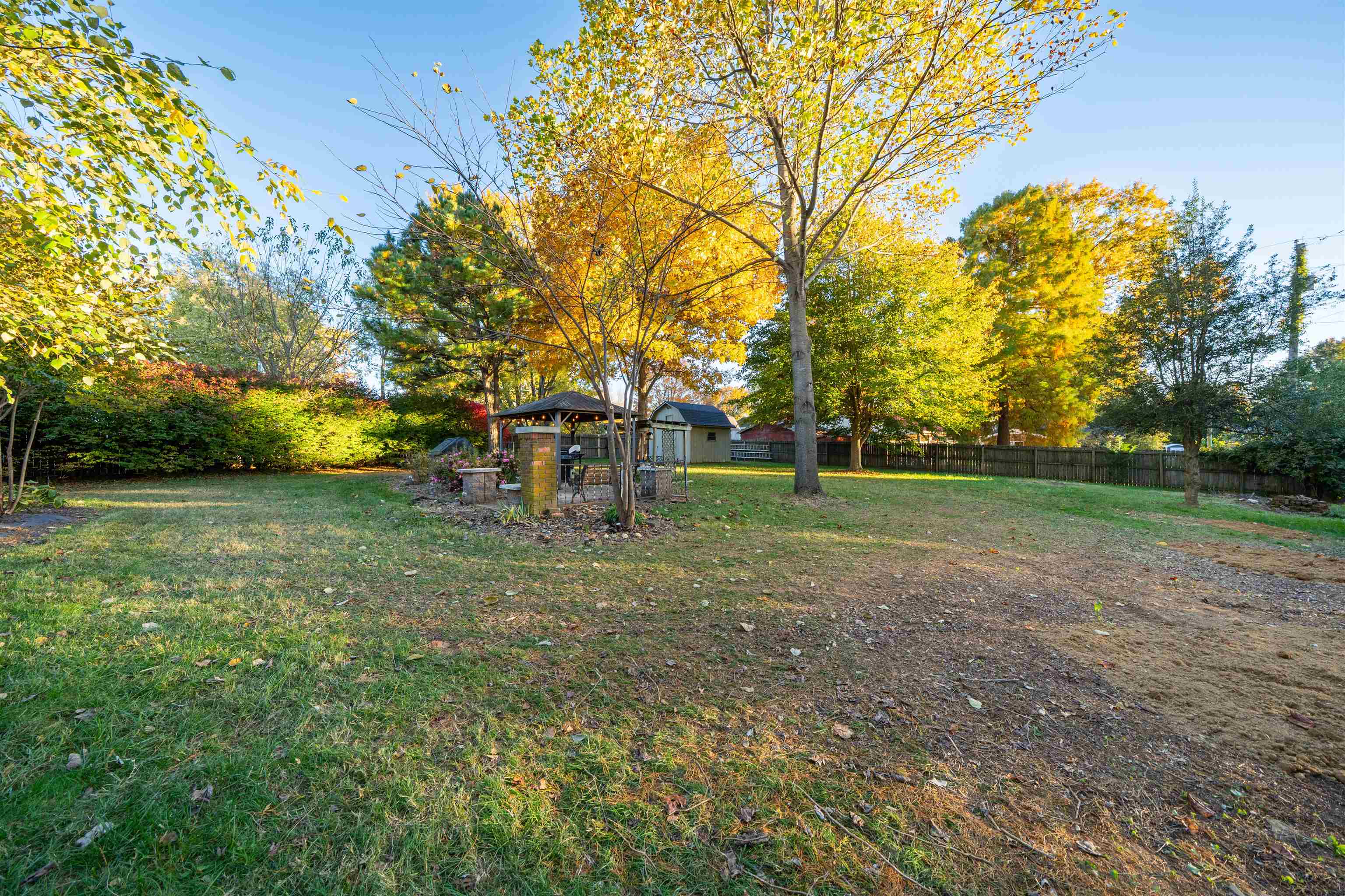 3906 Locust Hill Drive, Owensboro, Kentucky 42303, 3 Bedrooms Bedrooms, ,2 BathroomsBathrooms,Single Family Residence,For Sale,Locust Hill Drive,93416