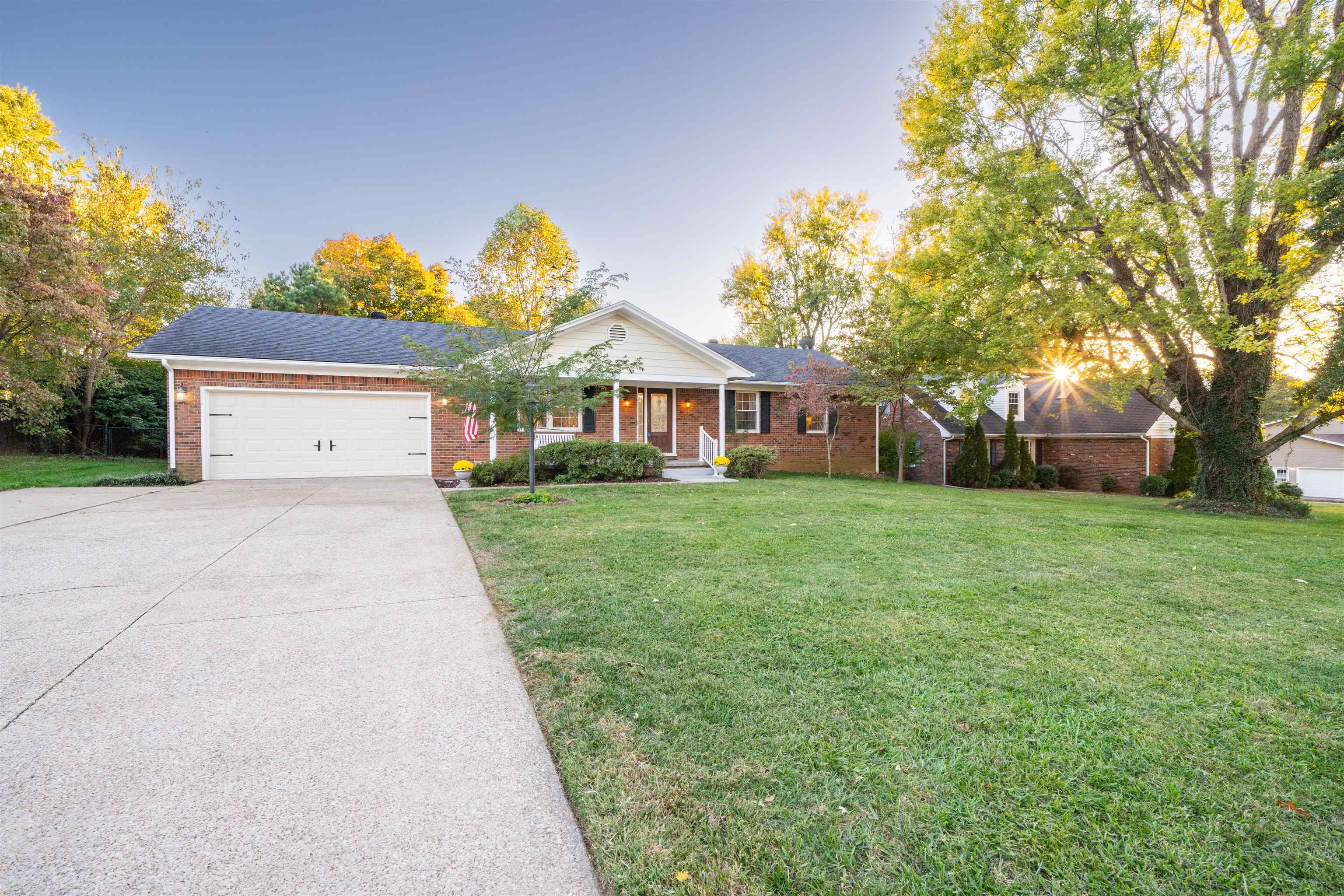3906 Locust Hill Drive, Owensboro, Kentucky 42303, 3 Bedrooms Bedrooms, ,2 BathroomsBathrooms,Single Family Residence,For Sale,Locust Hill Drive,93416