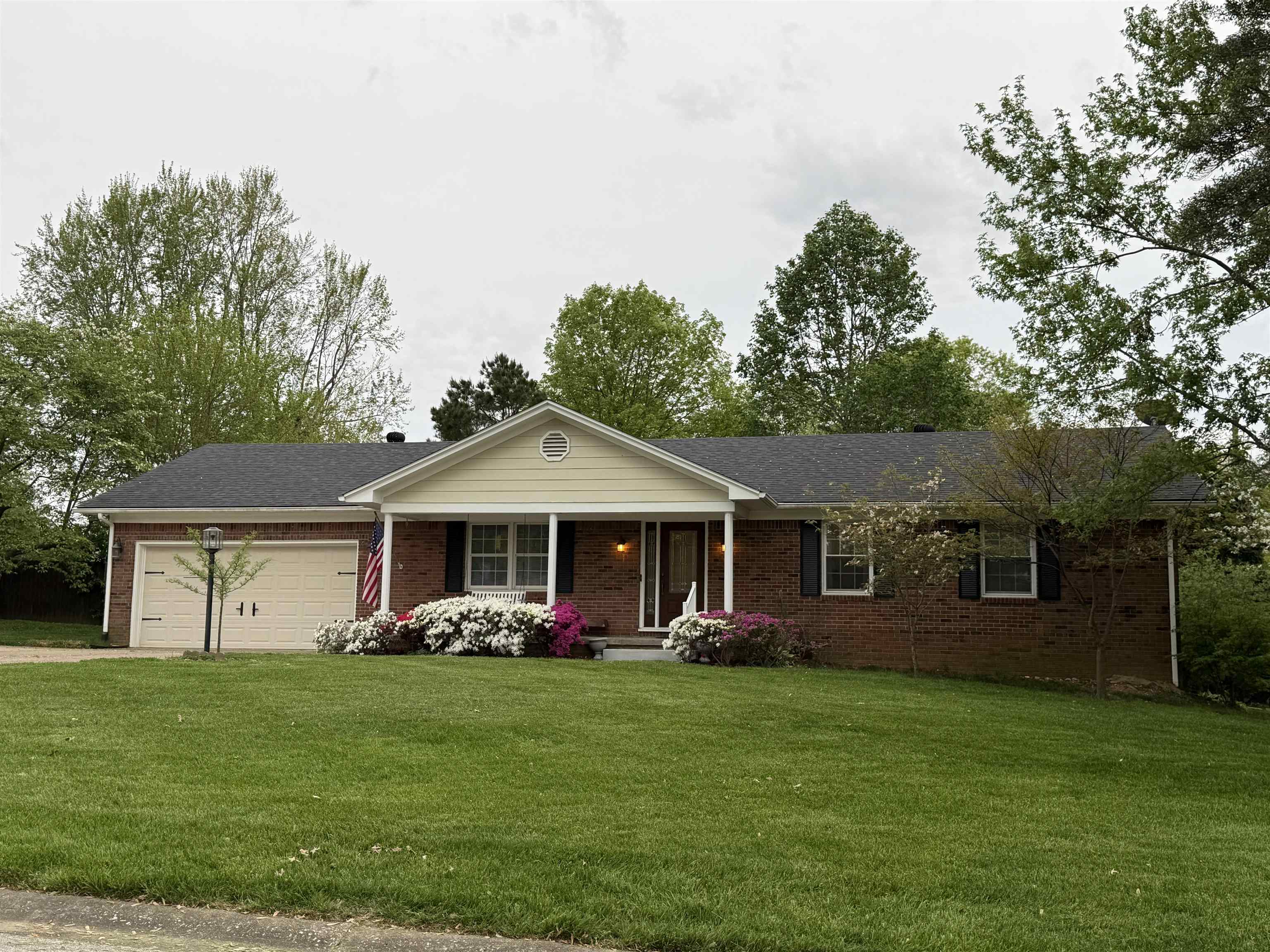 3906 Locust Hill Drive, Owensboro, Kentucky 42303, 3 Bedrooms Bedrooms, ,2 BathroomsBathrooms,Single Family Residence,For Sale,Locust Hill Drive,93416