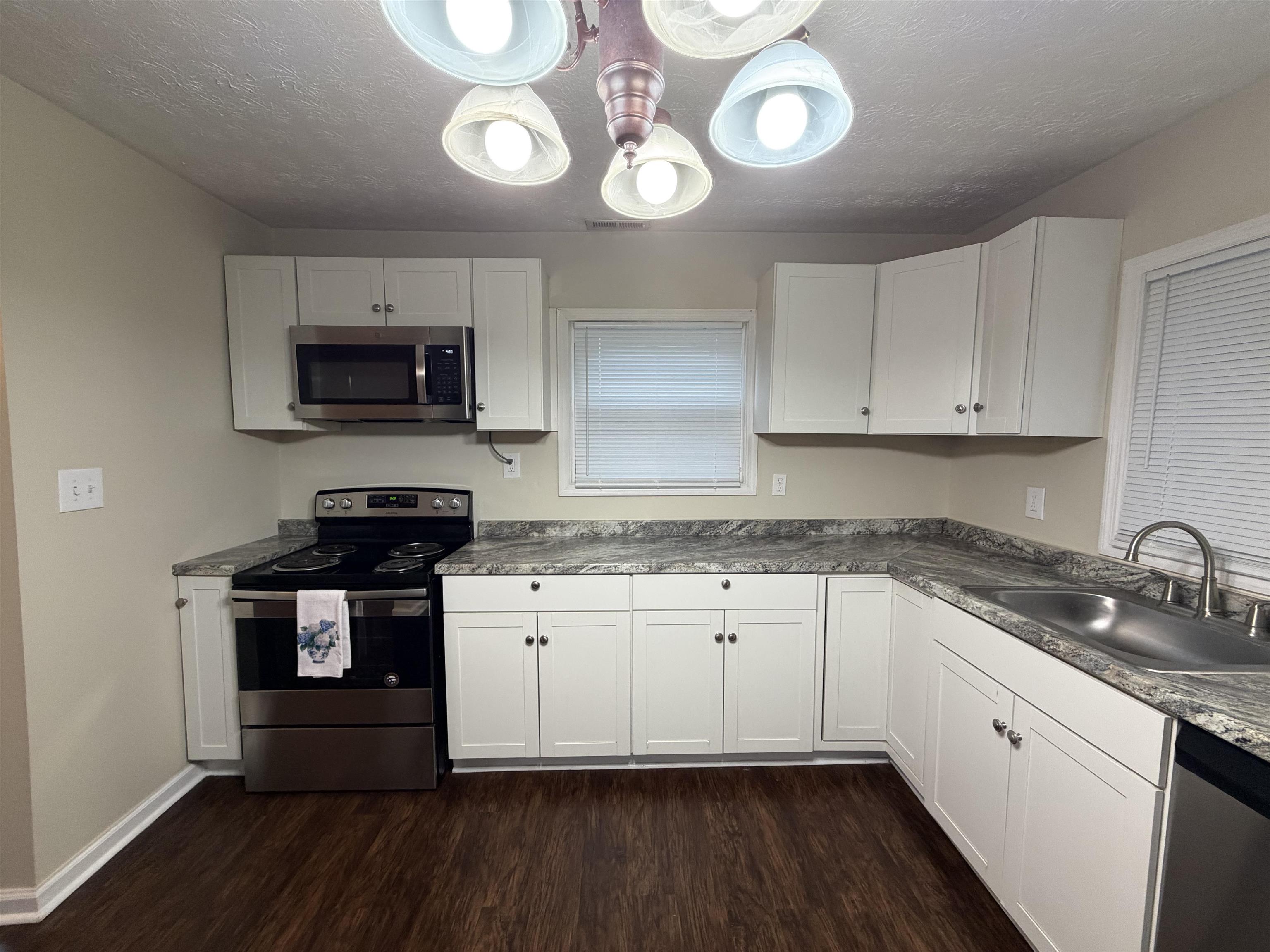 1808 15th, Owensboro, Kentucky 42303-4024, 2 Bedrooms Bedrooms, ,1 BathroomBathrooms,Single Family Residence,For Sale,15th,93428