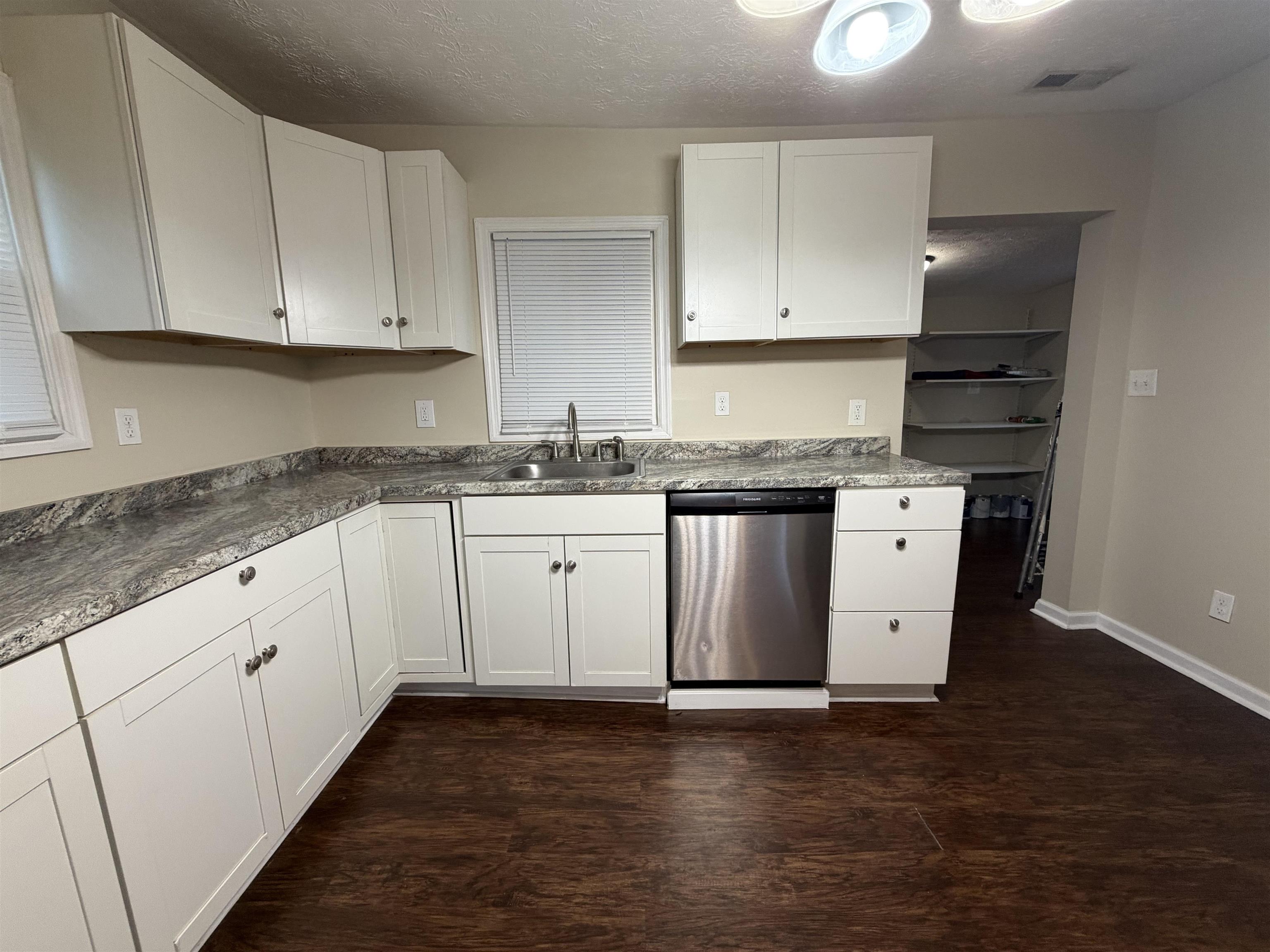 1808 15th, Owensboro, Kentucky 42303-4024, 2 Bedrooms Bedrooms, ,1 BathroomBathrooms,Single Family Residence,For Sale,15th,93428