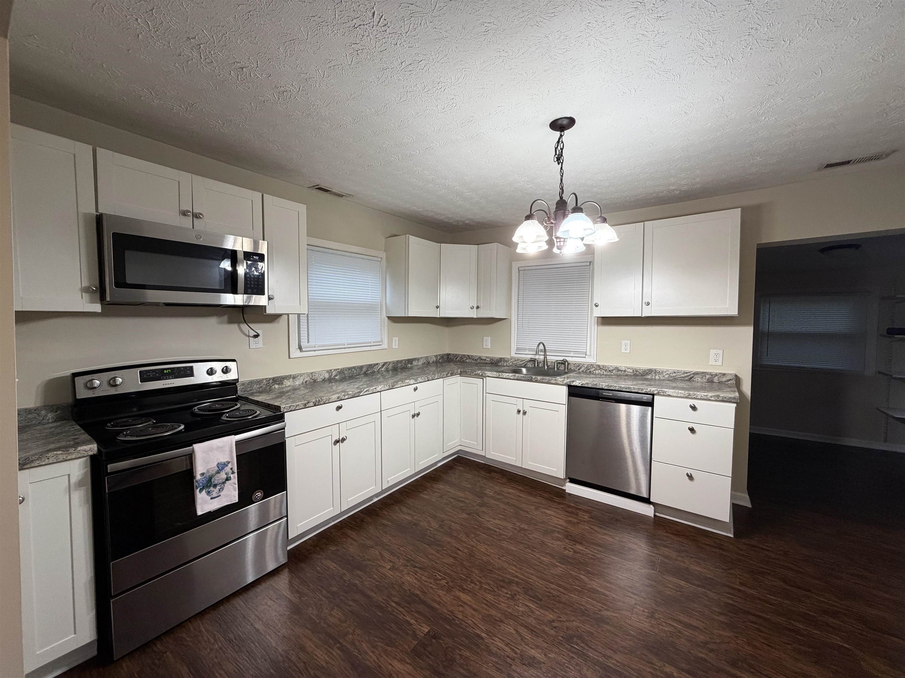 1808 15th, Owensboro, Kentucky 42303-4024, 2 Bedrooms Bedrooms, ,1 BathroomBathrooms,Single Family Residence,For Sale,15th,93428