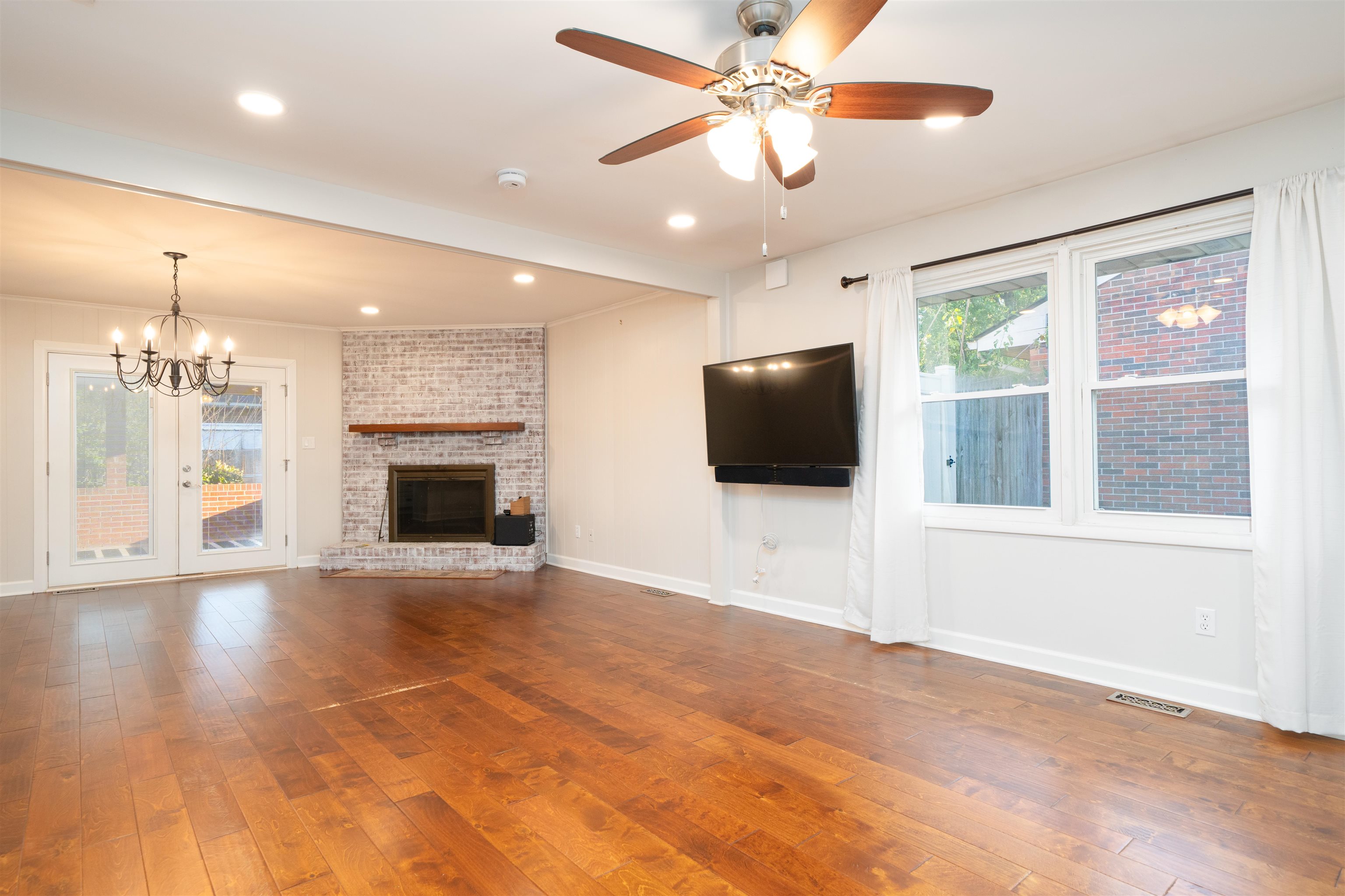 2300 Southeastern Parkway, Owensboro, Kentucky 42303, 3 Bedrooms Bedrooms, ,2 BathroomsBathrooms,Single Family Residence,For Sale,Southeastern Parkway,93440