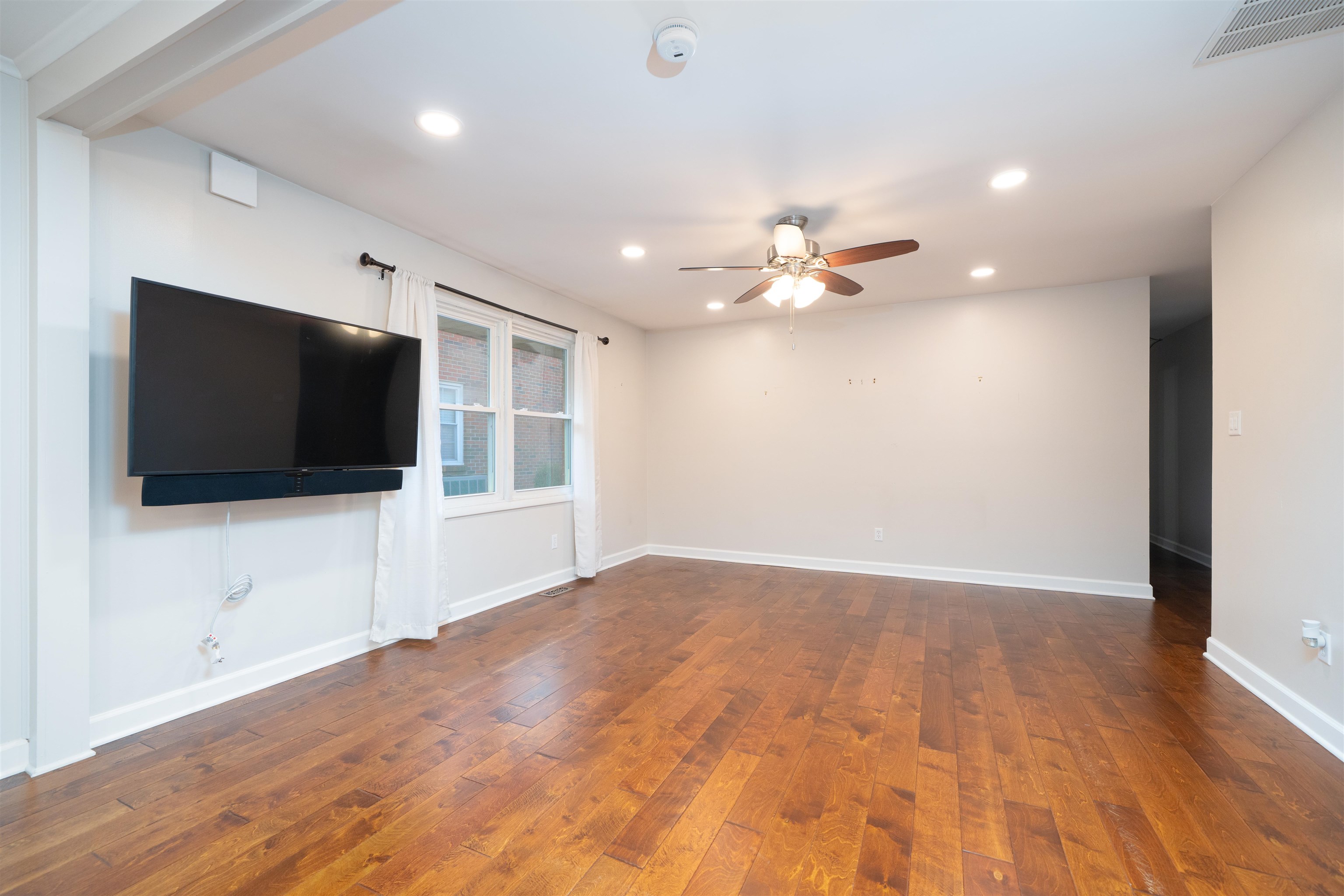 2300 Southeastern Parkway, Owensboro, Kentucky 42303, 3 Bedrooms Bedrooms, ,2 BathroomsBathrooms,Single Family Residence,For Sale,Southeastern Parkway,93440