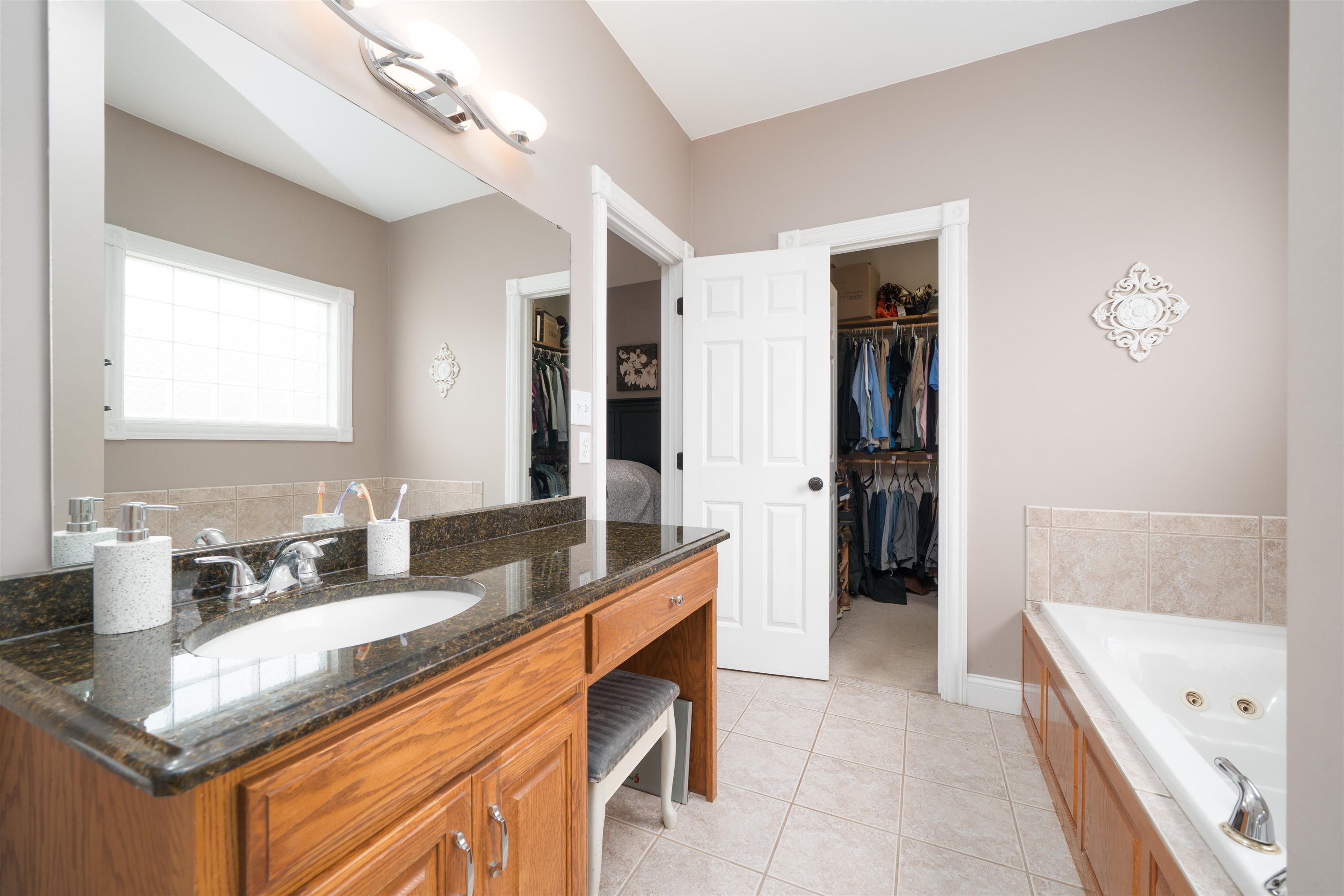 4329 Valleyview Ct, Owensboro, Kentucky 42303, 6 Bedrooms Bedrooms, ,3 BathroomsBathrooms,Single Family Residence,For Sale,Valleyview Ct,93449