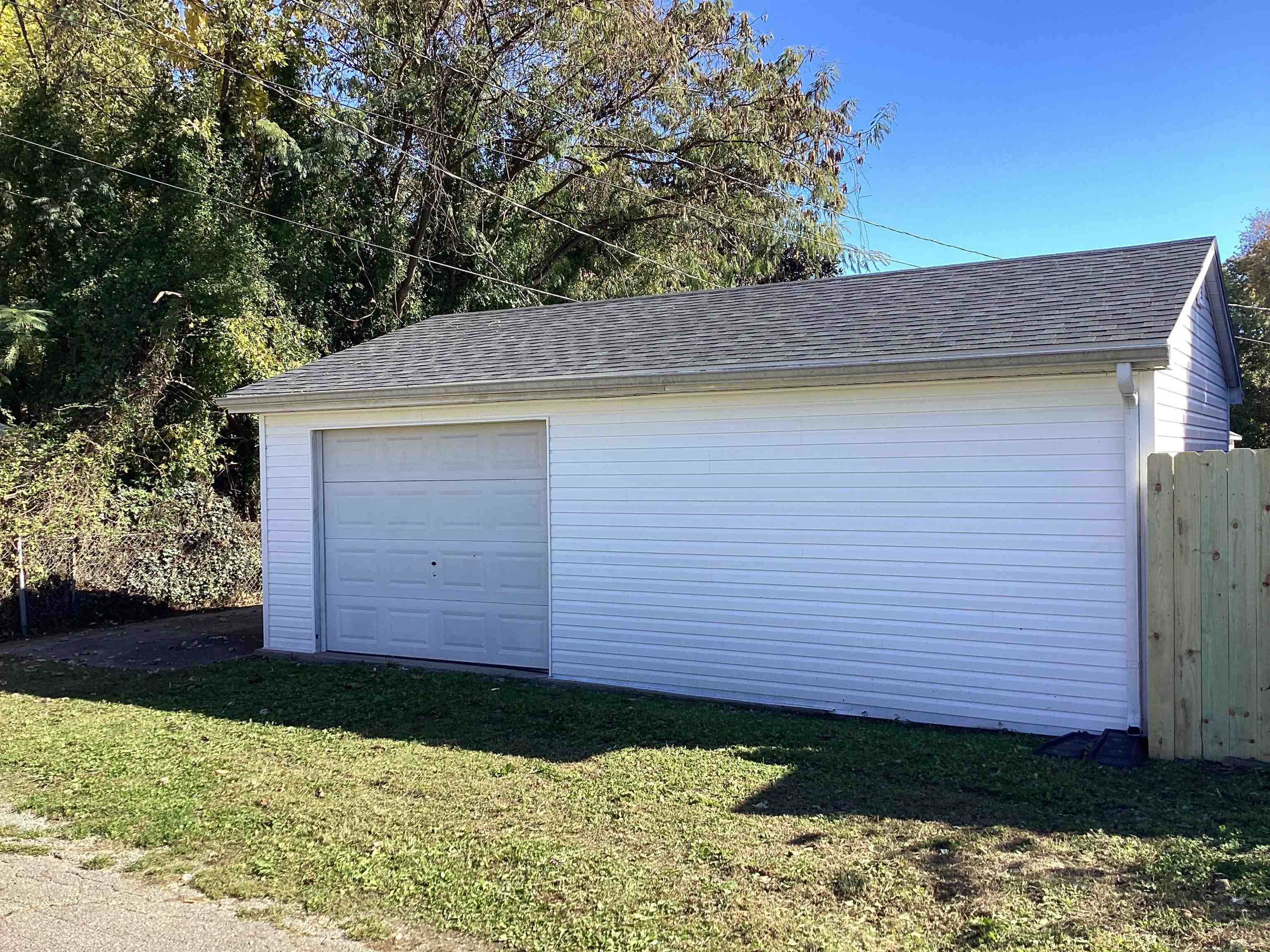 1629 Monarch Ave., Owensboro, Kentucky 42301, 2 Bedrooms Bedrooms, ,1 BathroomBathrooms,Single Family Residence,For Sale,Monarch Ave.,93496