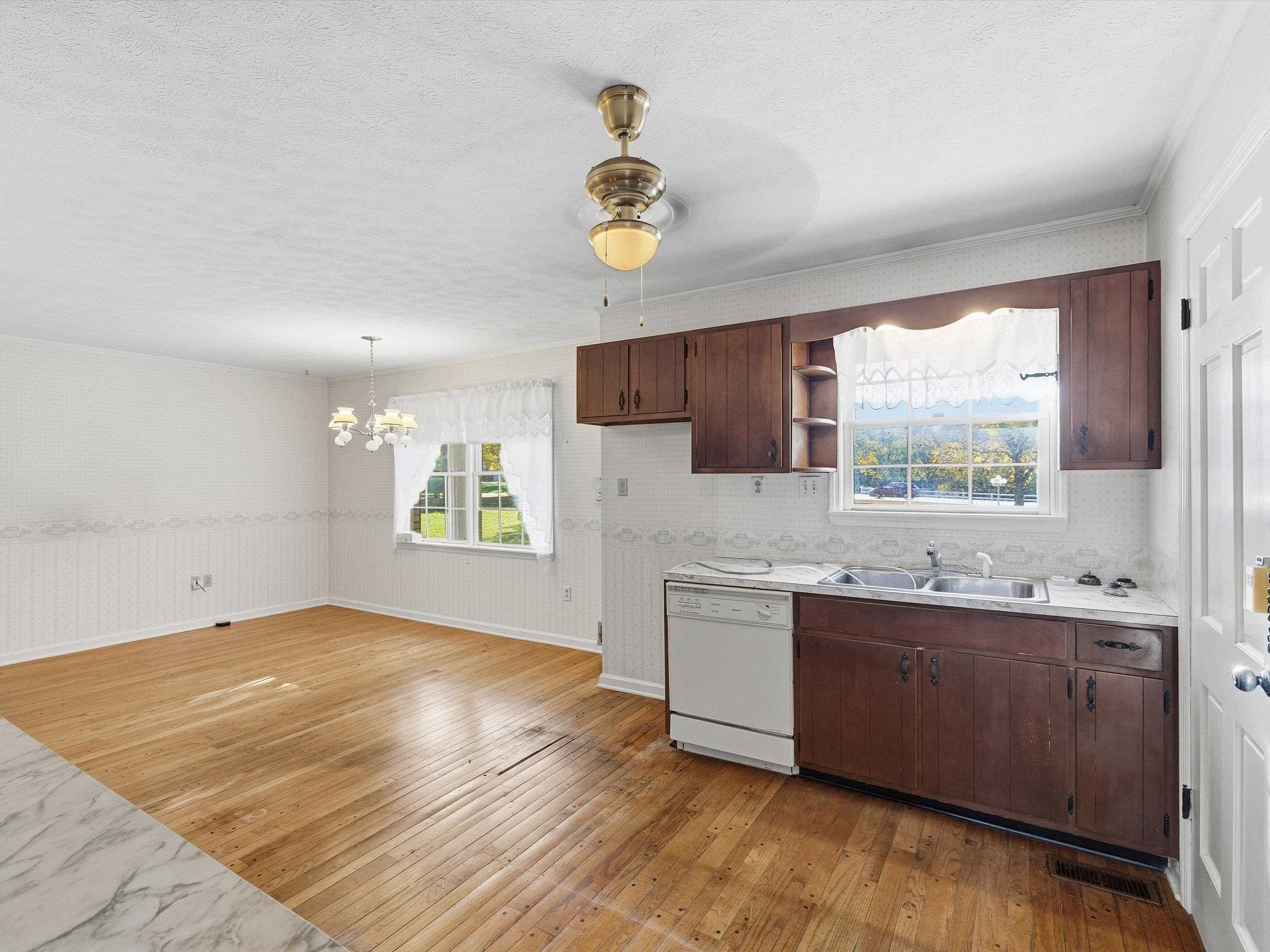 10664 US Hwy 431, Central City, Kentucky 42330, 3 Bedrooms Bedrooms, ,3 BathroomsBathrooms,Single Family Residence,For Sale,US Hwy 431,93499