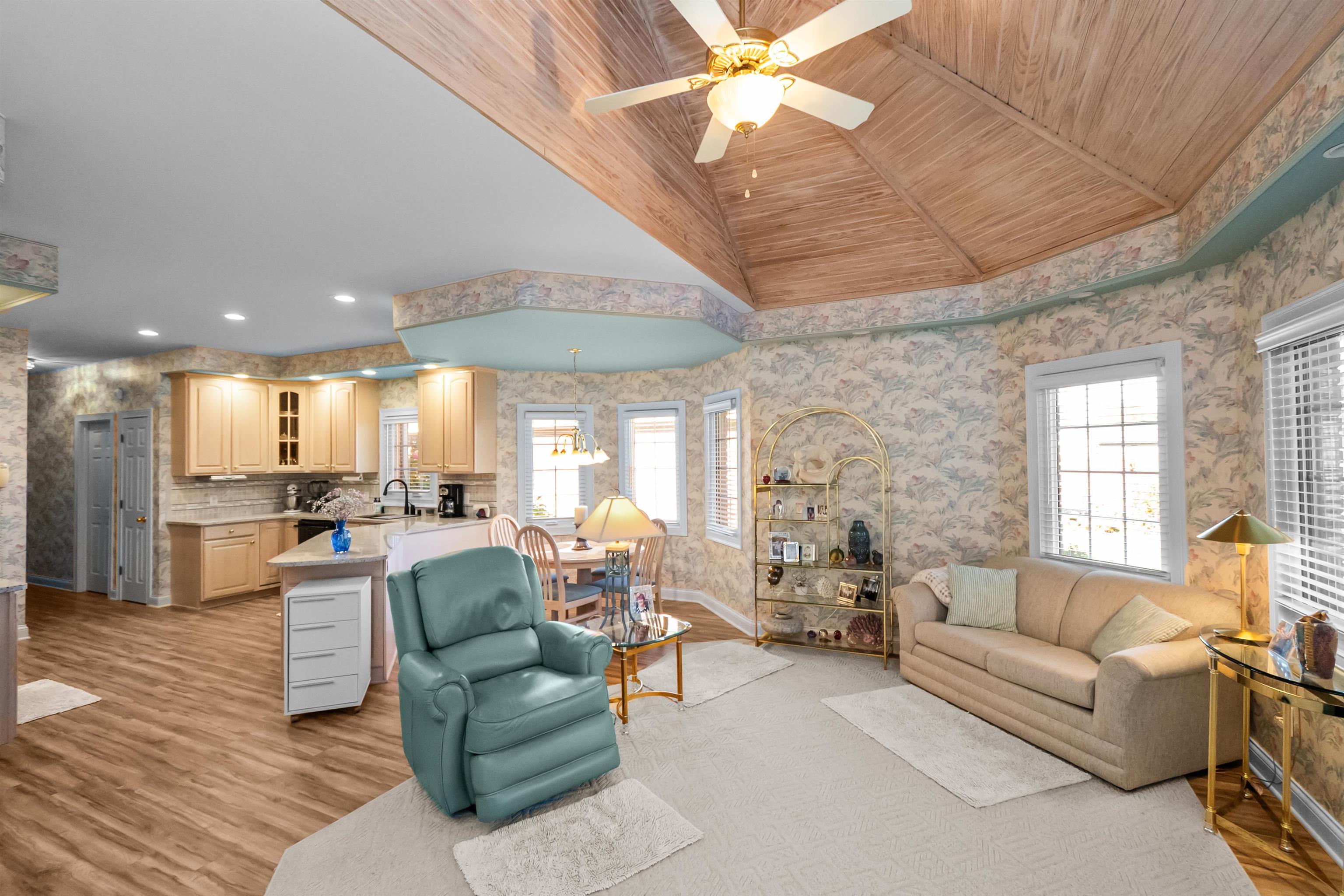 4019 Horseshoe Trace, Owensboro, Kentucky 42303, 4 Bedrooms Bedrooms, ,2 BathroomsBathrooms,Single Family Residence,For Sale,Horseshoe Trace,93501