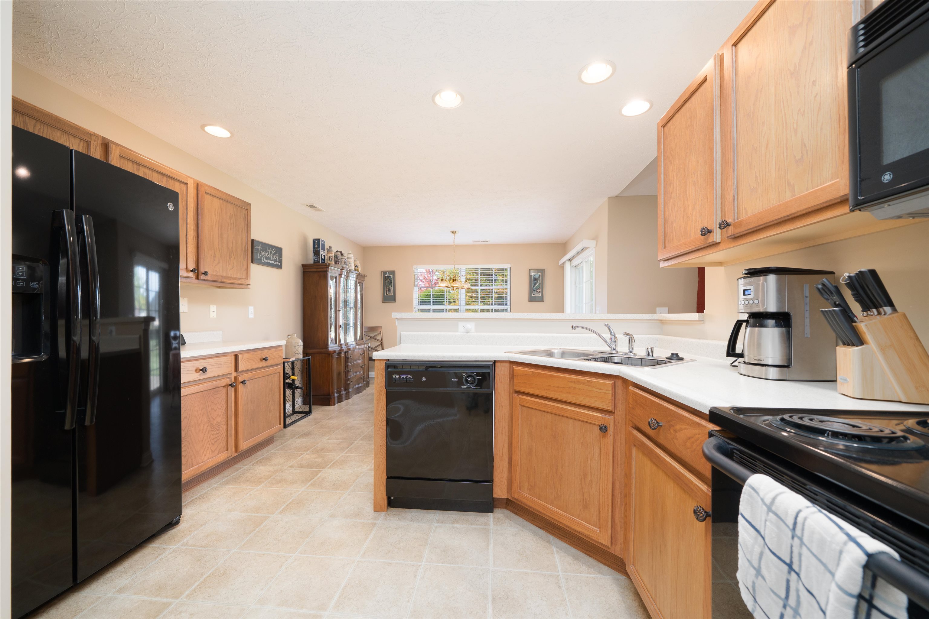 2844 Avenue of the Parks, Owensboro, Kentucky 42303, 3 Bedrooms Bedrooms, ,2 BathroomsBathrooms,Single Family Residence,For Sale,Avenue of the Parks,93510