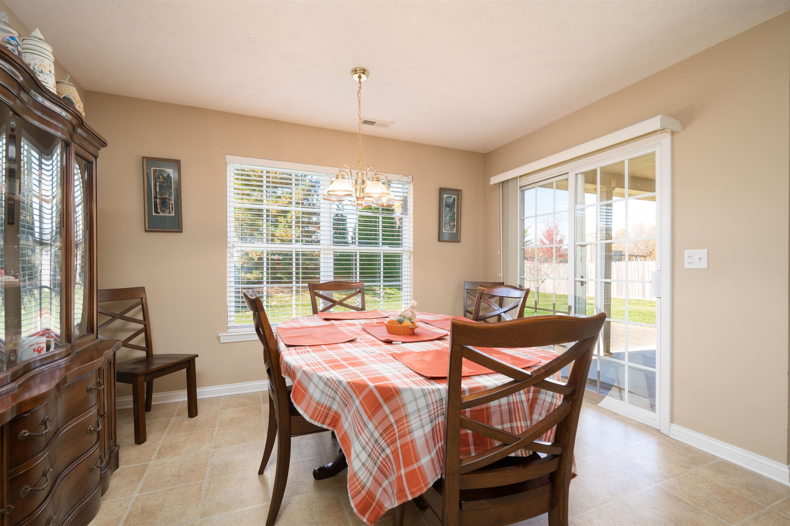 2844 Avenue of the Parks, Owensboro, Kentucky 42303, 3 Bedrooms Bedrooms, ,2 BathroomsBathrooms,Single Family Residence,For Sale,Avenue of the Parks,93510