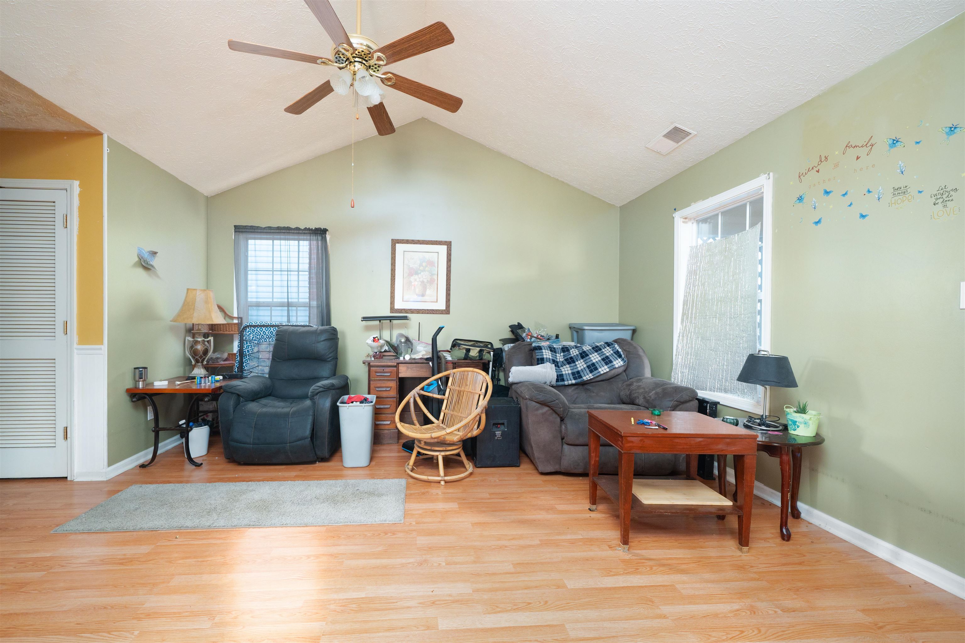 721 Bolivar St, Owensboro, Kentucky 42301, 3 Bedrooms Bedrooms, ,2 BathroomsBathrooms,Single Family Residence,For Sale,Bolivar St,93529