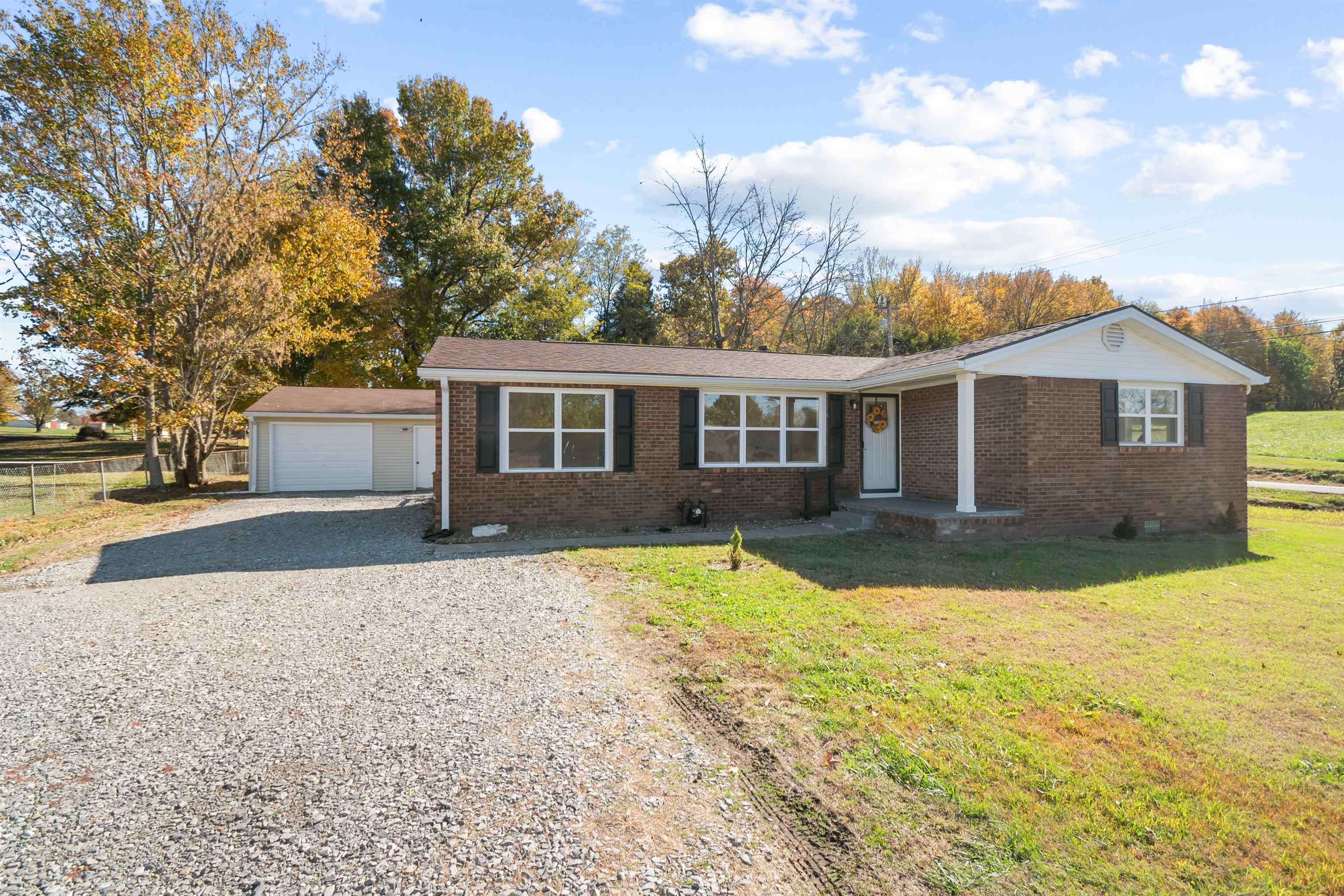 10570 Jefferson Street, Whitesville, Kentucky 42378, 3 Bedrooms Bedrooms, ,2 BathroomsBathrooms,Single Family Residence,For Sale,Jefferson Street,93531