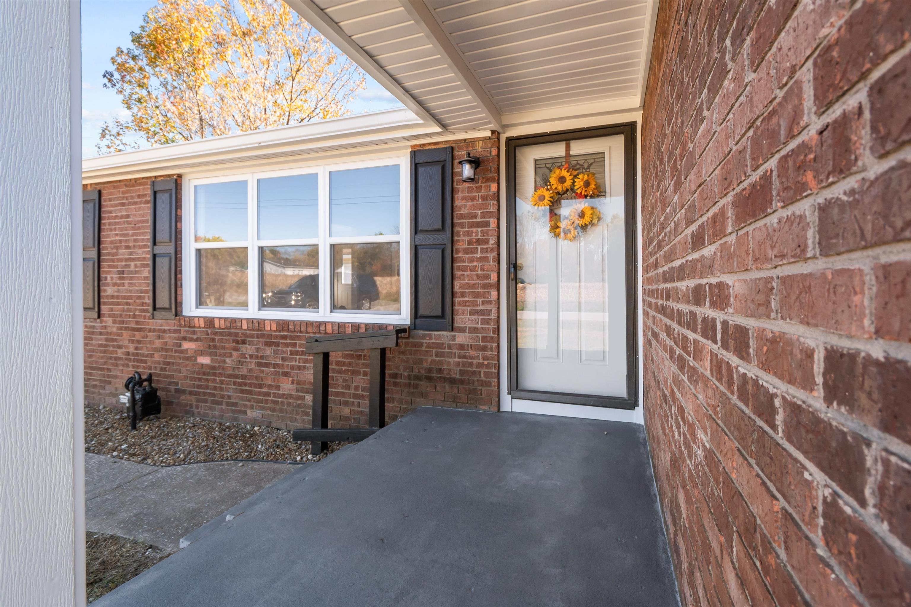 10570 Jefferson Street, Whitesville, Kentucky 42378, 3 Bedrooms Bedrooms, ,2 BathroomsBathrooms,Single Family Residence,For Sale,Jefferson Street,93531