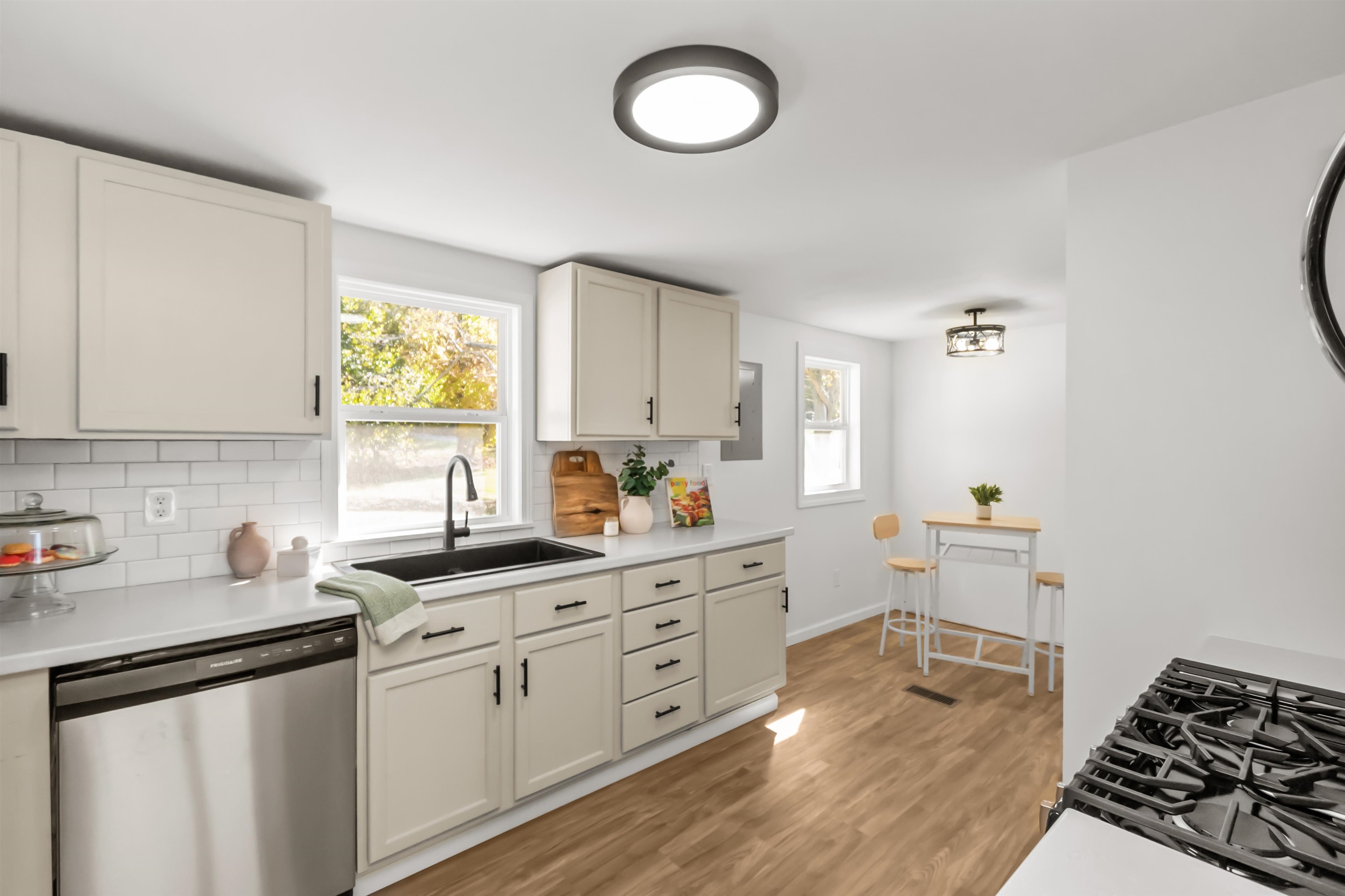 10570 Jefferson Street, Whitesville, Kentucky 42378, 3 Bedrooms Bedrooms, ,2 BathroomsBathrooms,Single Family Residence,For Sale,Jefferson Street,93531