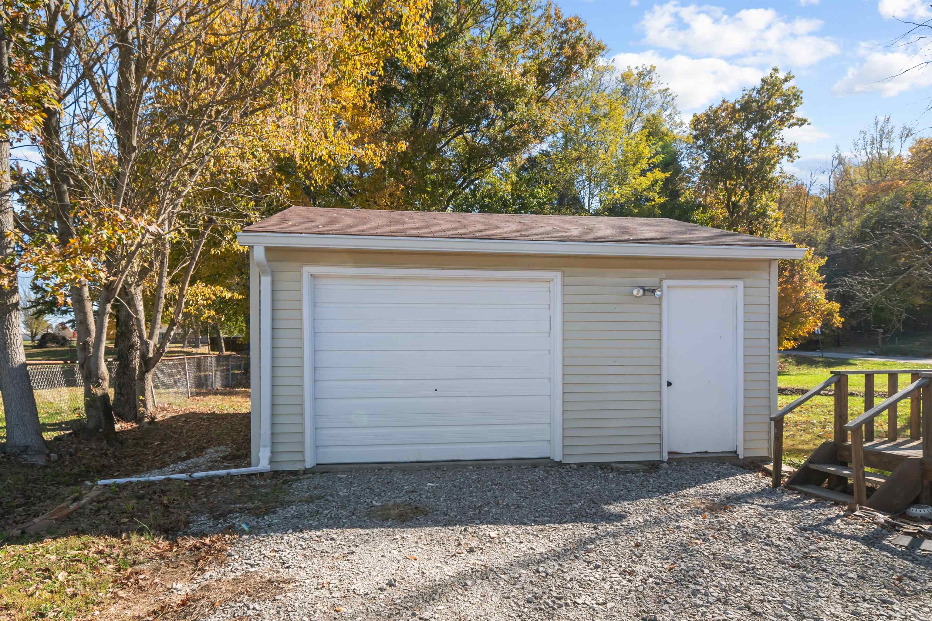 10570 Jefferson Street, Whitesville, Kentucky 42378, 3 Bedrooms Bedrooms, ,2 BathroomsBathrooms,Single Family Residence,For Sale,Jefferson Street,93531