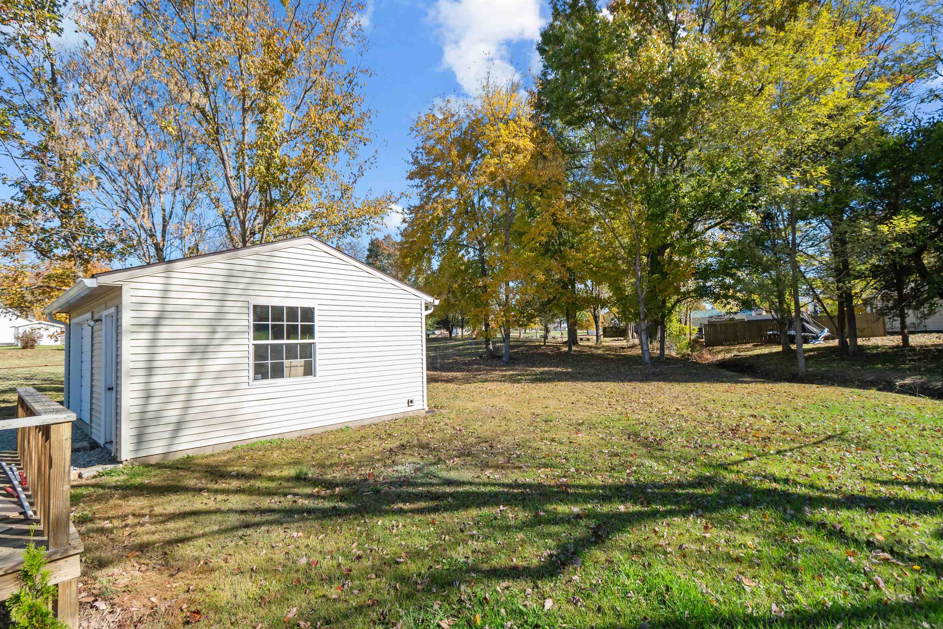 10570 Jefferson Street, Whitesville, Kentucky 42378, 3 Bedrooms Bedrooms, ,2 BathroomsBathrooms,Single Family Residence,For Sale,Jefferson Street,93531