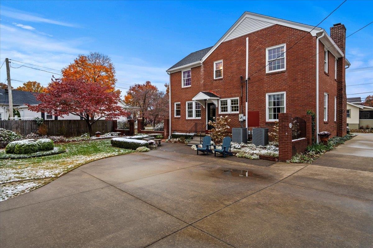 604 Ford Ave, Owensboro, Kentucky 42301, 4 Bedrooms Bedrooms, ,2 BathroomsBathrooms,Single Family Residence,For Sale,Ford Ave,93532