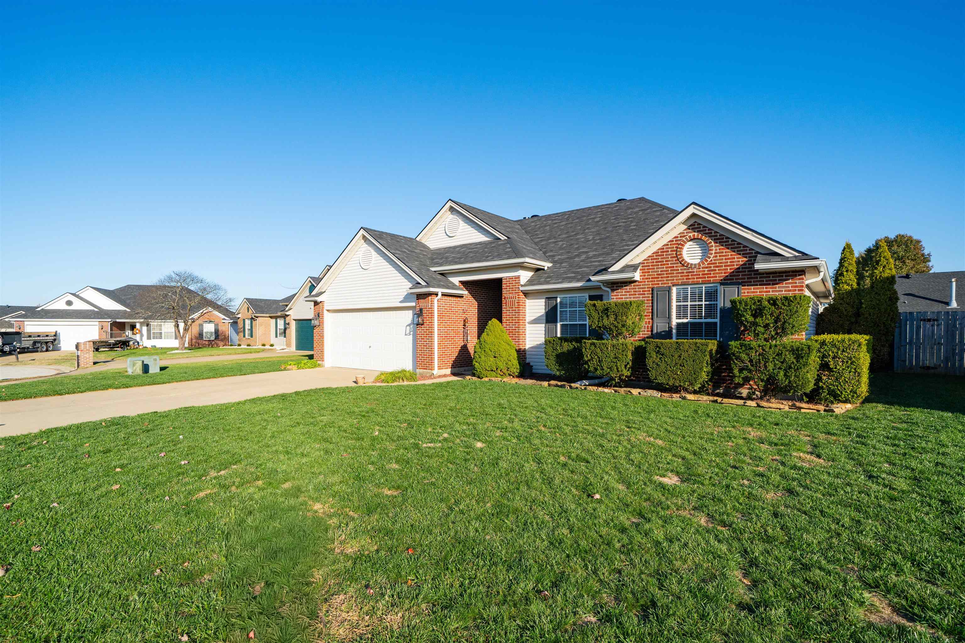 421 Newbury Ct, Owensboro, Kentucky 42301, 3 Bedrooms Bedrooms, ,2 BathroomsBathrooms,Single Family Residence,For Sale,Newbury Ct,93535