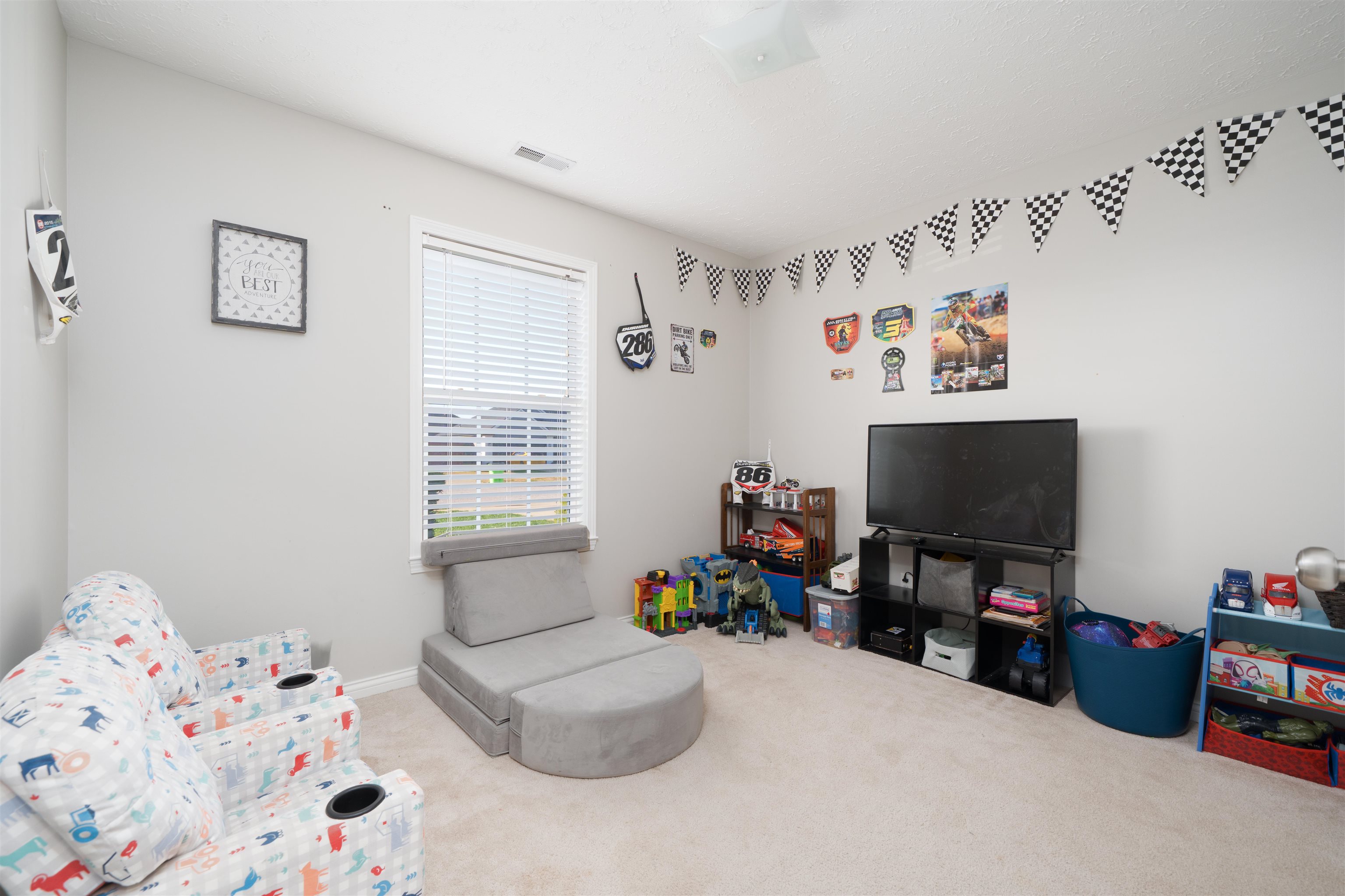 421 Newbury Ct, Owensboro, Kentucky 42301, 3 Bedrooms Bedrooms, ,2 BathroomsBathrooms,Single Family Residence,For Sale,Newbury Ct,93535