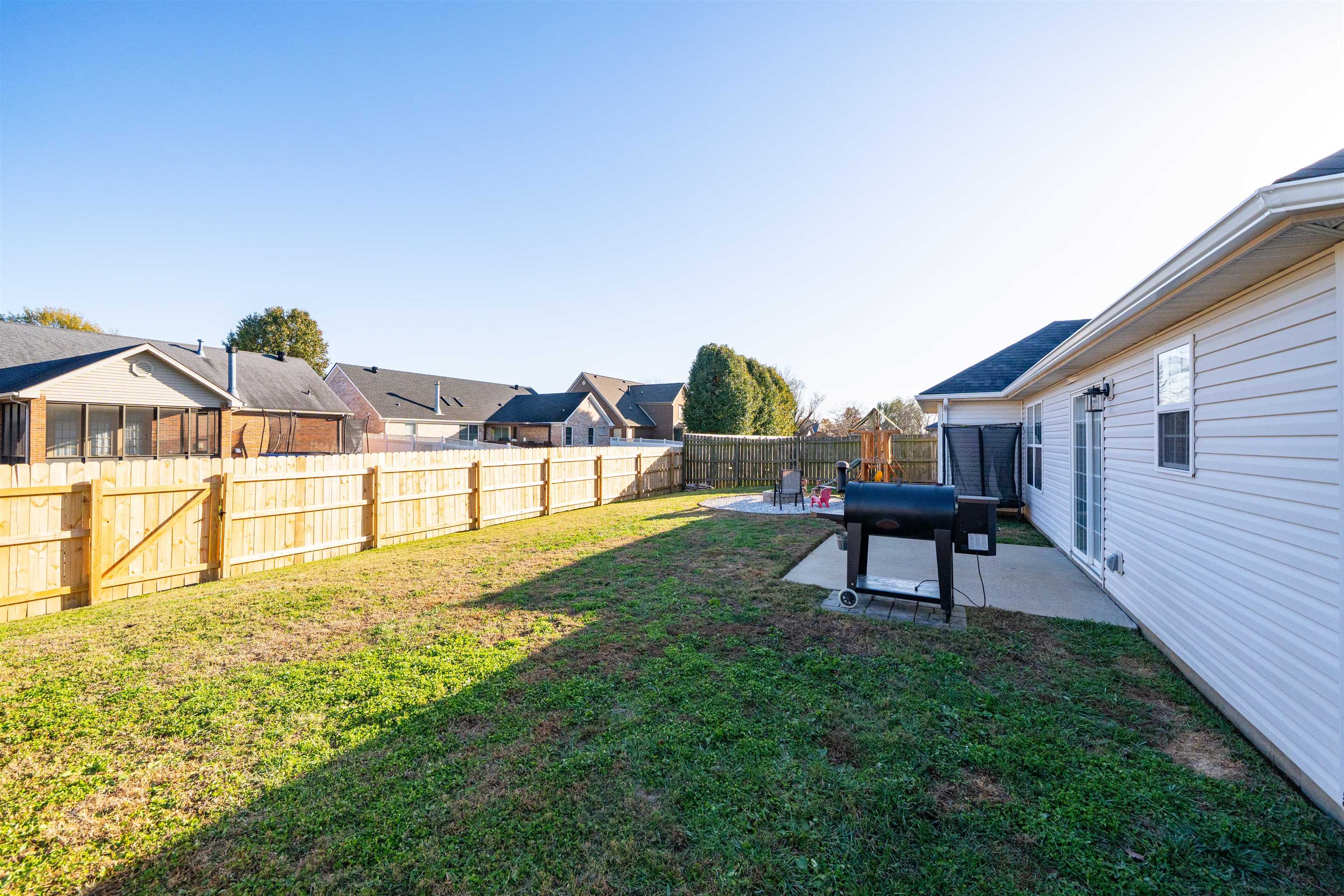 421 Newbury Ct, Owensboro, Kentucky 42301, 3 Bedrooms Bedrooms, ,2 BathroomsBathrooms,Single Family Residence,For Sale,Newbury Ct,93535