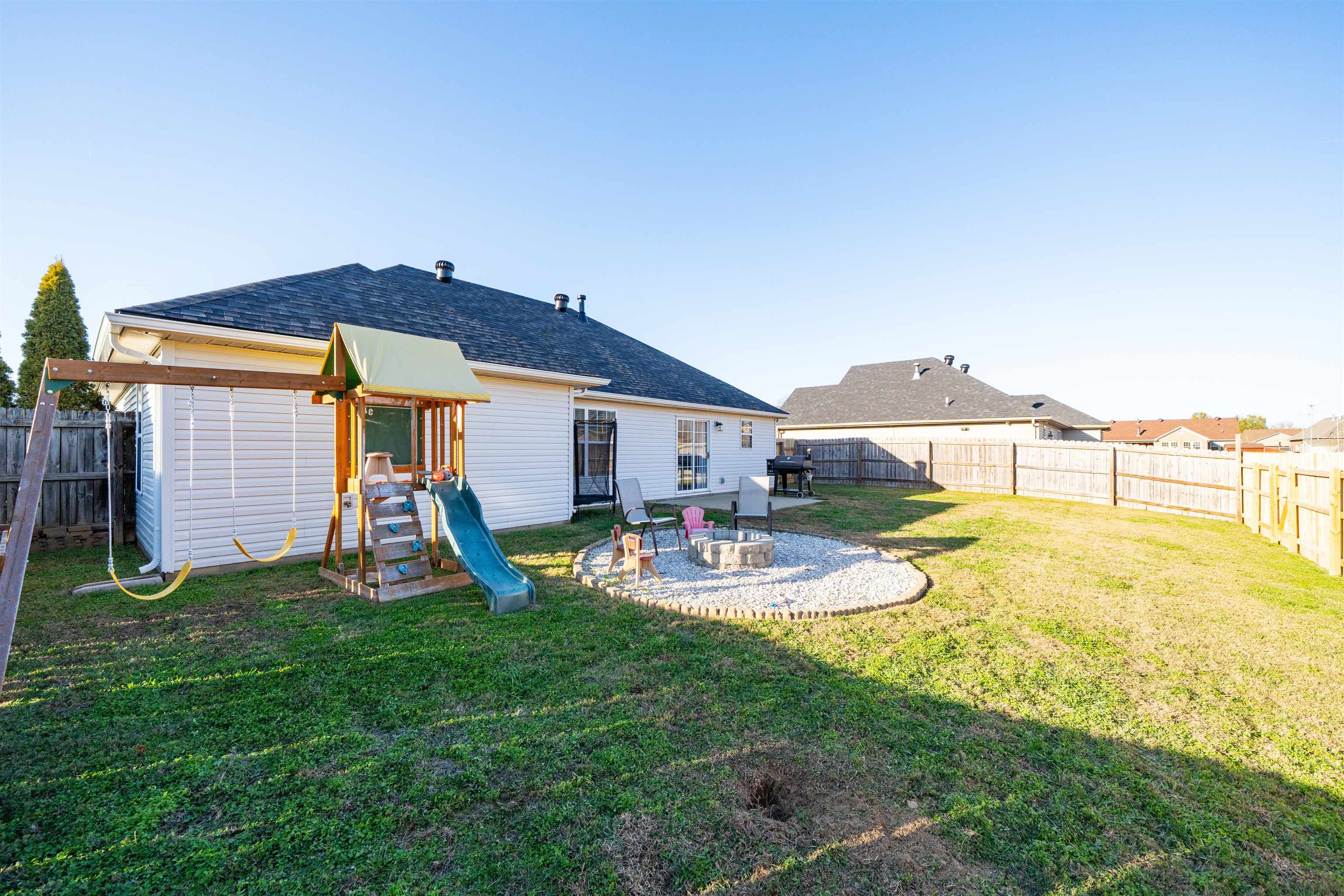 421 Newbury Ct, Owensboro, Kentucky 42301, 3 Bedrooms Bedrooms, ,2 BathroomsBathrooms,Single Family Residence,For Sale,Newbury Ct,93535