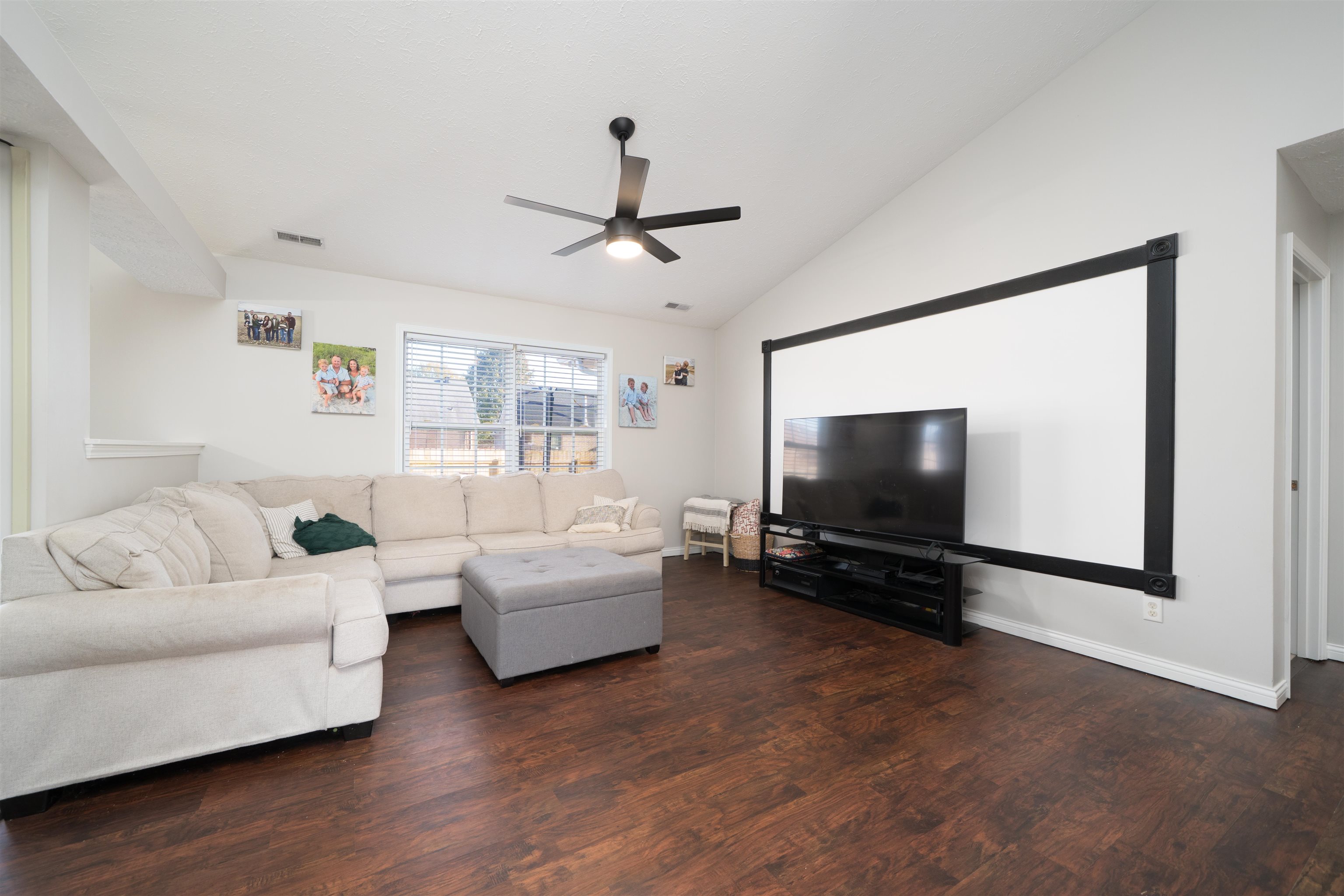 421 Newbury Ct, Owensboro, Kentucky 42301, 3 Bedrooms Bedrooms, ,2 BathroomsBathrooms,Single Family Residence,For Sale,Newbury Ct,93535