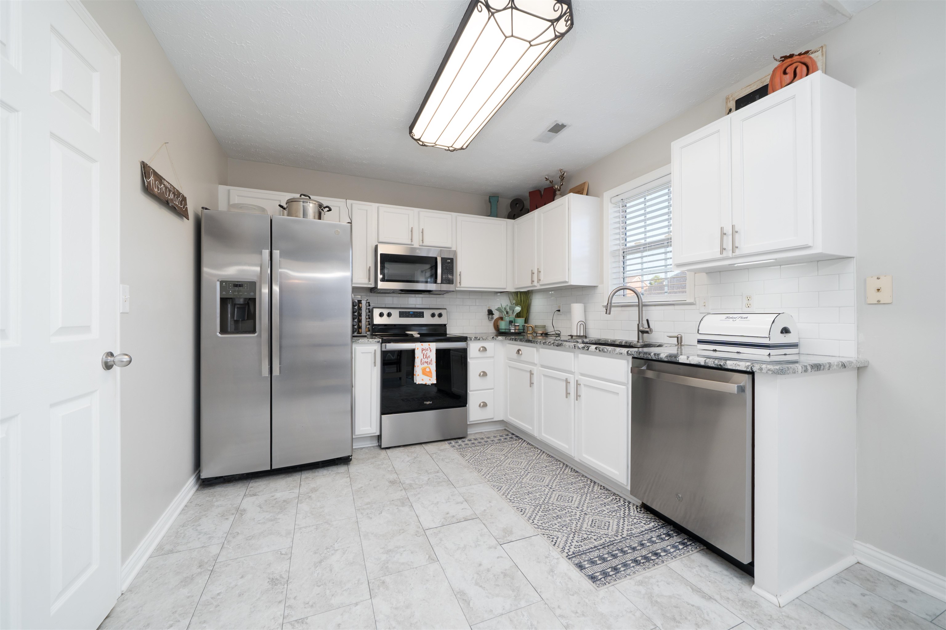 421 Newbury Ct, Owensboro, Kentucky 42301, 3 Bedrooms Bedrooms, ,2 BathroomsBathrooms,Single Family Residence,For Sale,Newbury Ct,93535