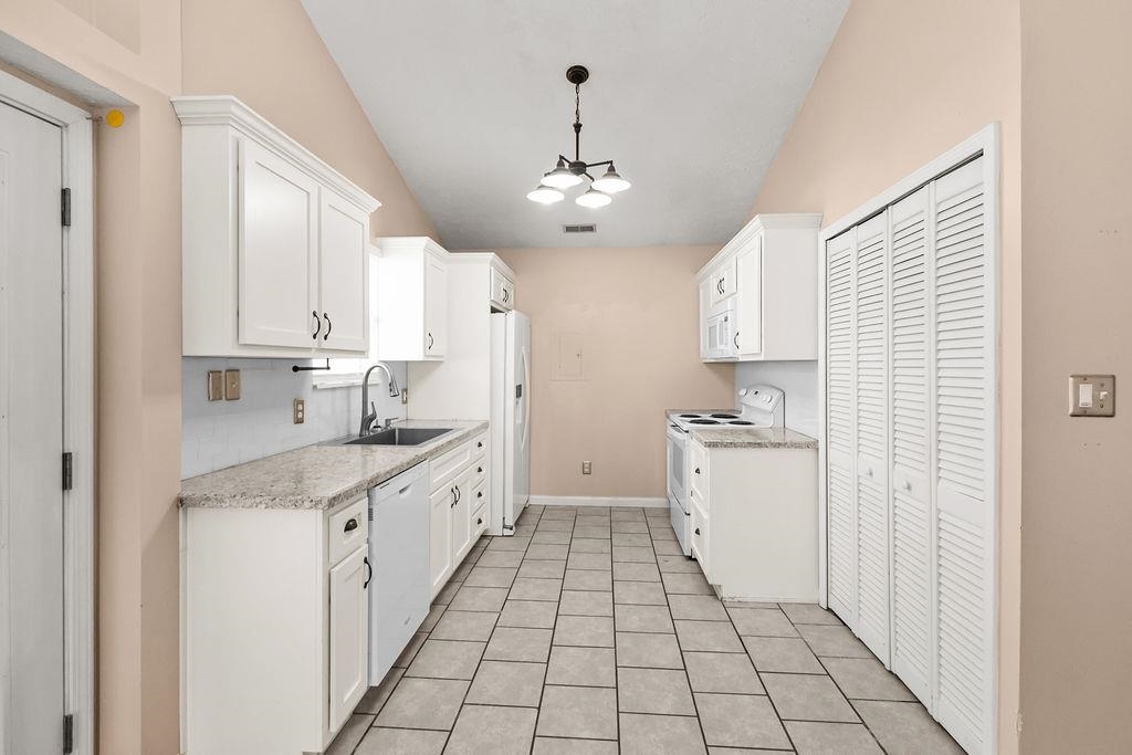 2545 Lake Pointe, Owensboro, Kentucky 42301, 2 Bedrooms Bedrooms, ,1 BathroomBathrooms,Single Family Residence,For Sale,Lake Pointe,93541