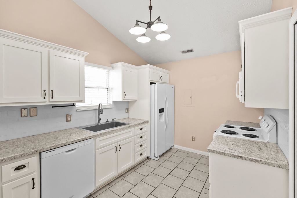 2545 Lake Pointe, Owensboro, Kentucky 42301, 2 Bedrooms Bedrooms, ,1 BathroomBathrooms,Single Family Residence,For Sale,Lake Pointe,93541