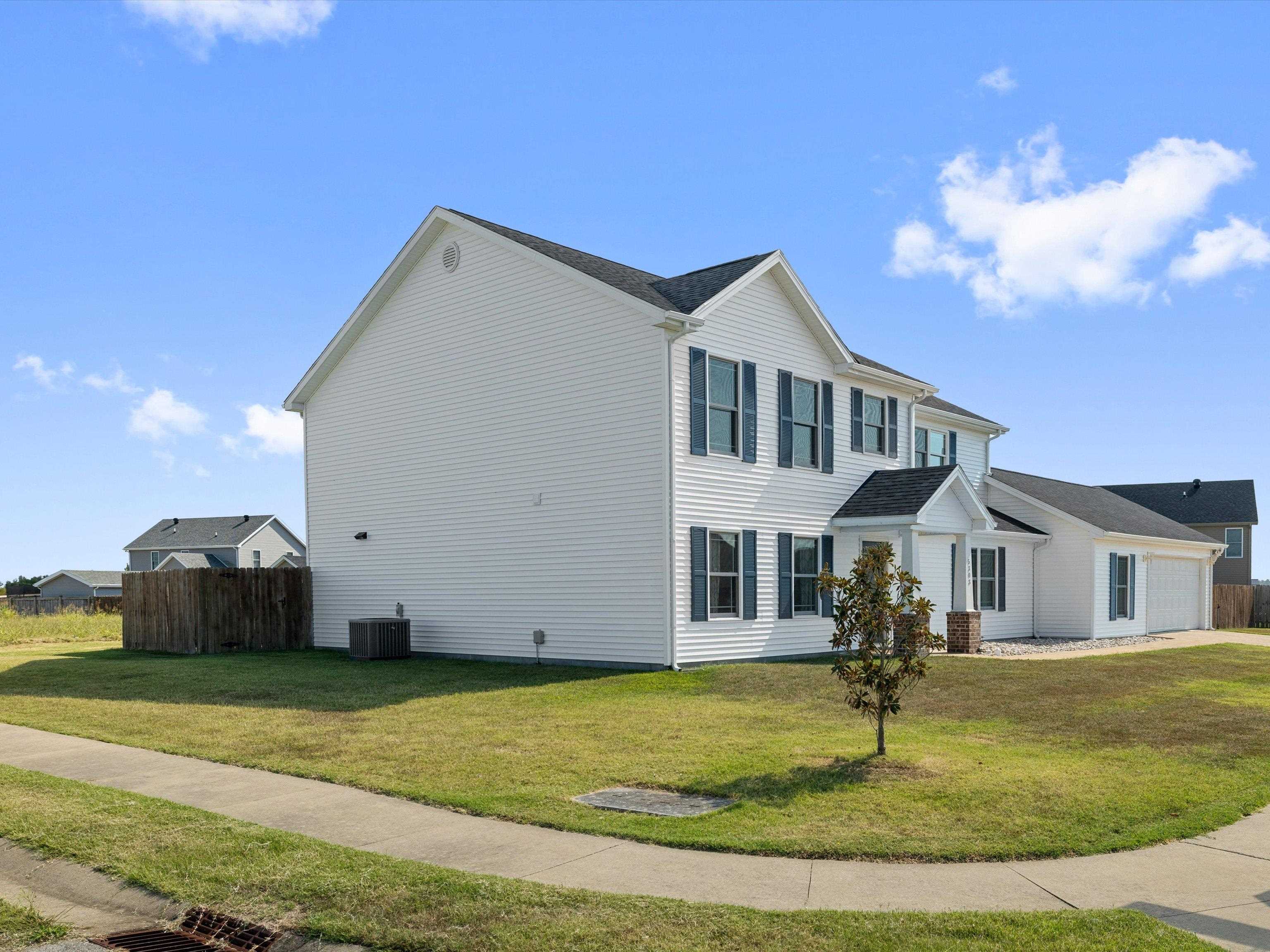 5303 Trifecta Place, Owensboro, Kentucky 42301, 5 Bedrooms Bedrooms, ,2 BathroomsBathrooms,Single Family Residence,For Sale,Trifecta Place,93549